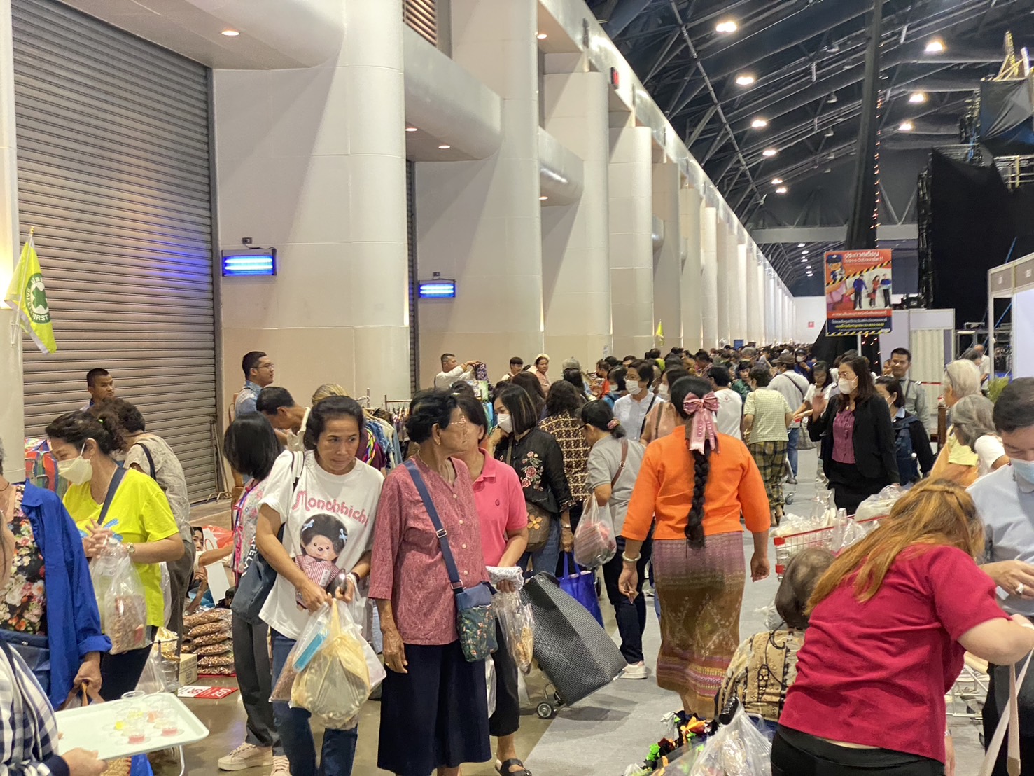 OTOP นครพนม   ร่วมจัดแสดงและจำหน่ายสินค้า OTOP ในงานศิลปาชีพ ประทีปไทย OTOP หลอมดวงใจด้วยพระบารมี “หัตถศิลป์สร้างสรรค์ วัฒนธรรมร่วมสมัย สืบสานอัตลักษณ์ผ้าทอไทย จากภูมิปัญญาสู่สากล”