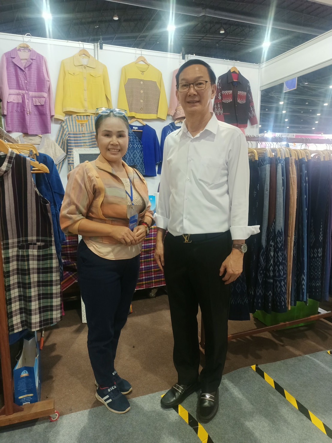 OTOP นครพนม   ร่วมจัดแสดงและจำหน่ายสินค้า OTOP ในงานศิลปาชีพ ประทีปไทย OTOP หลอมดวงใจด้วยพระบารมี “หัตถศิลป์สร้างสรรค์ วัฒนธรรมร่วมสมัย สืบสานอัตลักษณ์ผ้าทอไทย จากภูมิปัญญาสู่สากล”