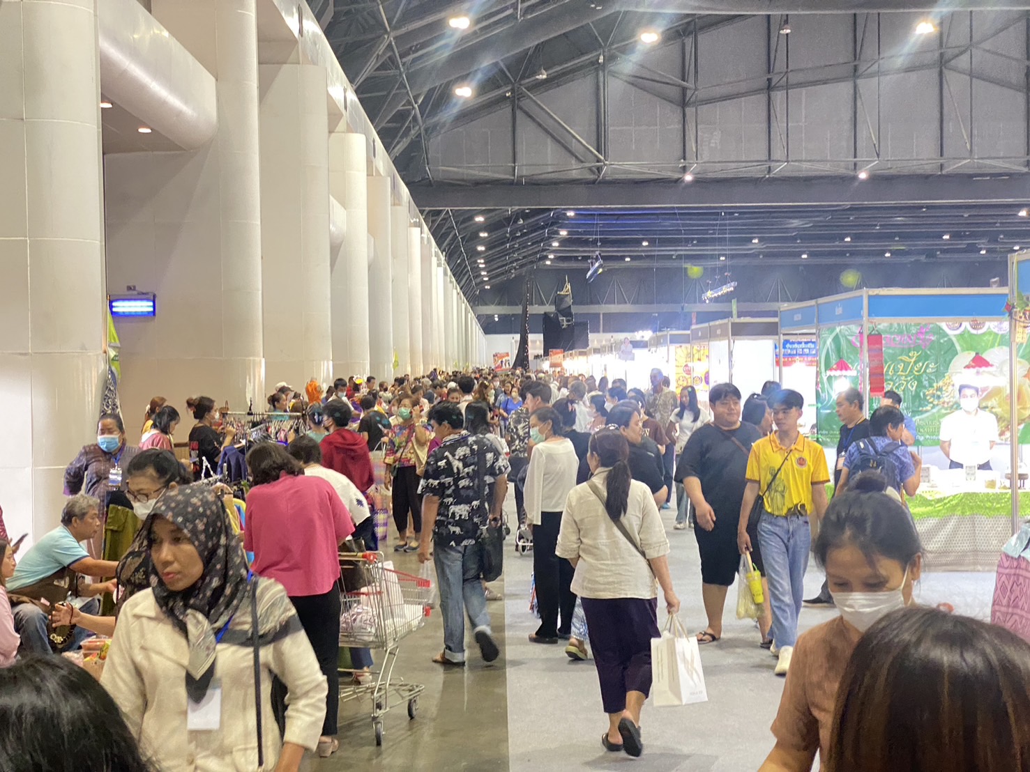 OTOP นครพนม   ร่วมจัดแสดงและจำหน่ายสินค้า OTOP ในงานศิลปาชีพ ประทีปไทย OTOP หลอมดวงใจด้วยพระบารมี “หัตถศิลป์สร้างสรรค์ วัฒนธรรมร่วมสมัย สืบสานอัตลักษณ์ผ้าทอไทย จากภูมิปัญญาสู่สากล”