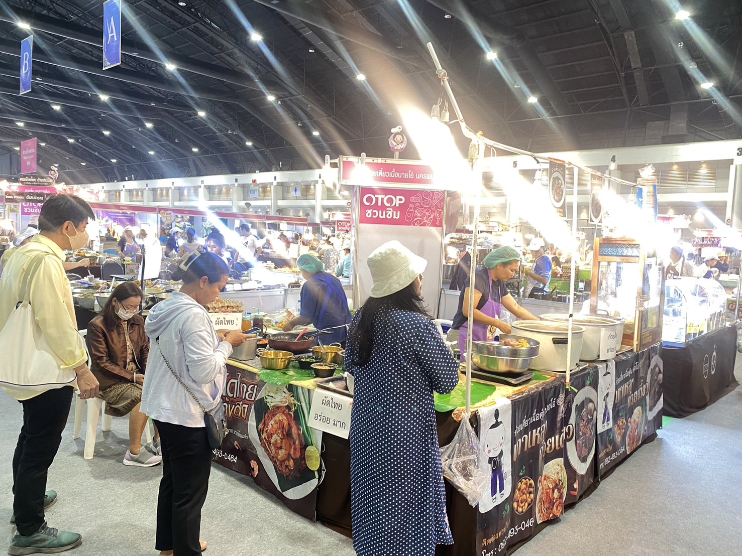 OTOP นครพนม   ร่วมจัดแสดงและจำหน่ายสินค้า OTOP ในงานศิลปาชีพ ประทีปไทย OTOP หลอมดวงใจด้วยพระบารมี “หัตถศิลป์สร้างสรรค์ วัฒนธรรมร่วมสมัย สืบสานอัตลักษณ์ผ้าทอไทย จากภูมิปัญญาสู่สากล”