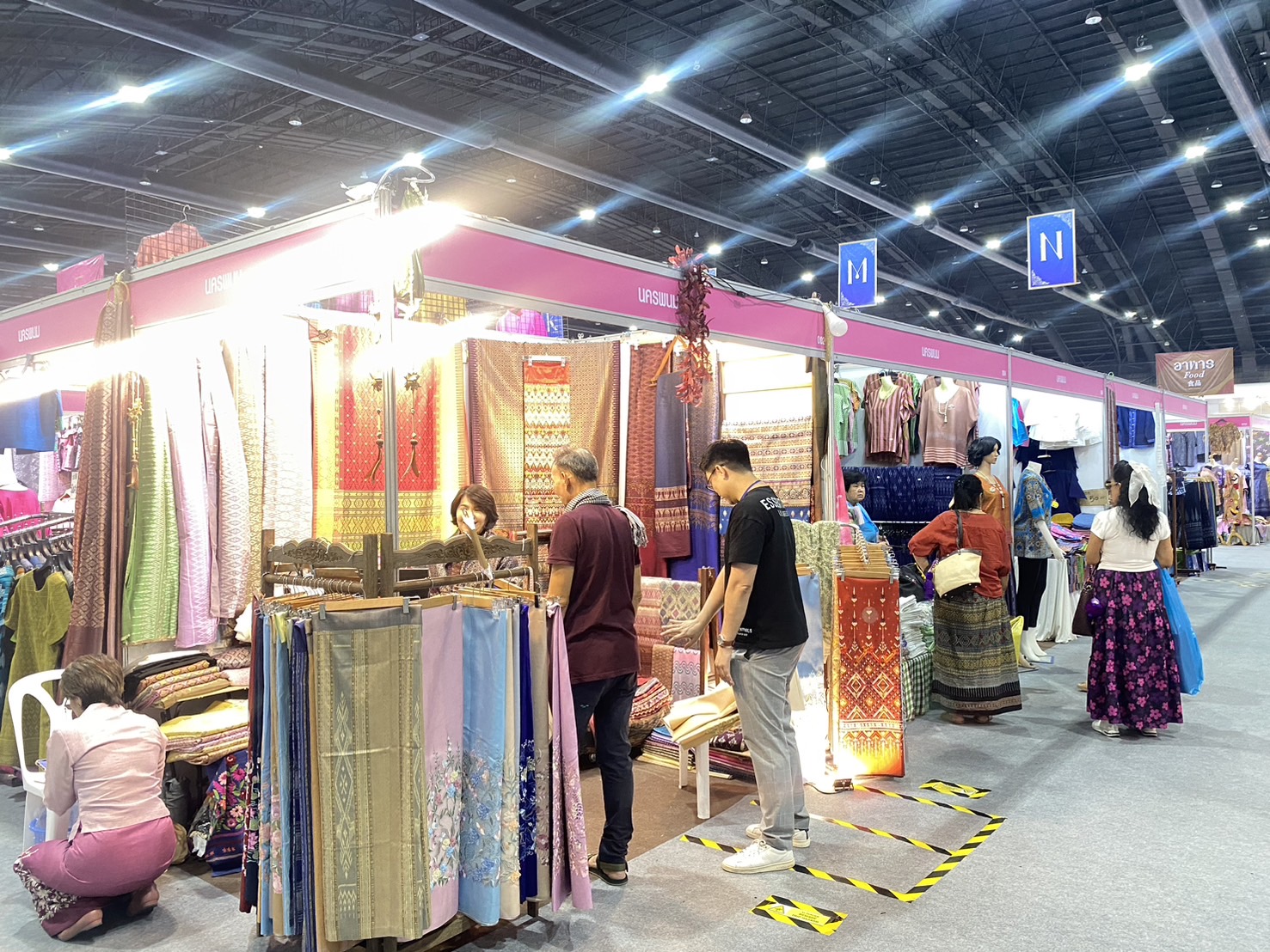 OTOP นครพนม   ร่วมจัดแสดงและจำหน่ายสินค้า OTOP ในงานศิลปาชีพ ประทีปไทย OTOP หลอมดวงใจด้วยพระบารมี “หัตถศิลป์สร้างสรรค์ วัฒนธรรมร่วมสมัย สืบสานอัตลักษณ์ผ้าทอไทย จากภูมิปัญญาสู่สากล”