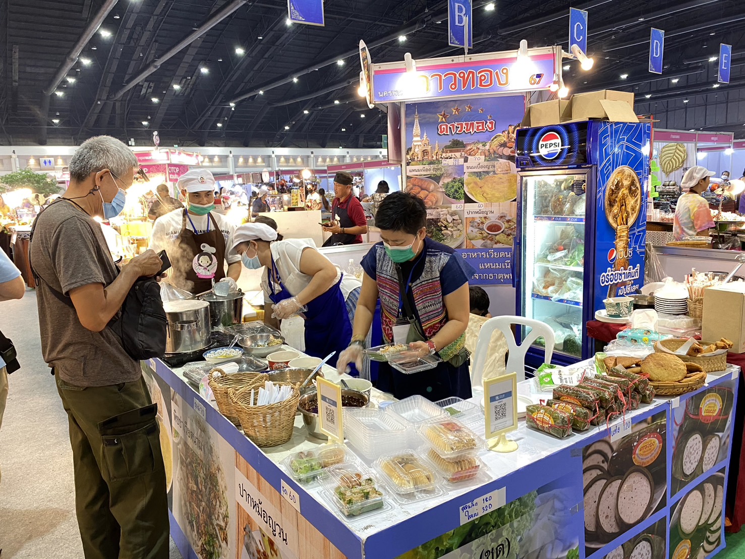 OTOP นครพนม   ร่วมจัดแสดงและจำหน่ายสินค้า OTOP ในงานศิลปาชีพ ประทีปไทย OTOP หลอมดวงใจด้วยพระบารมี “หัตถศิลป์สร้างสรรค์ วัฒนธรรมร่วมสมัย สืบสานอัตลักษณ์ผ้าทอไทย จากภูมิปัญญาสู่สากล”