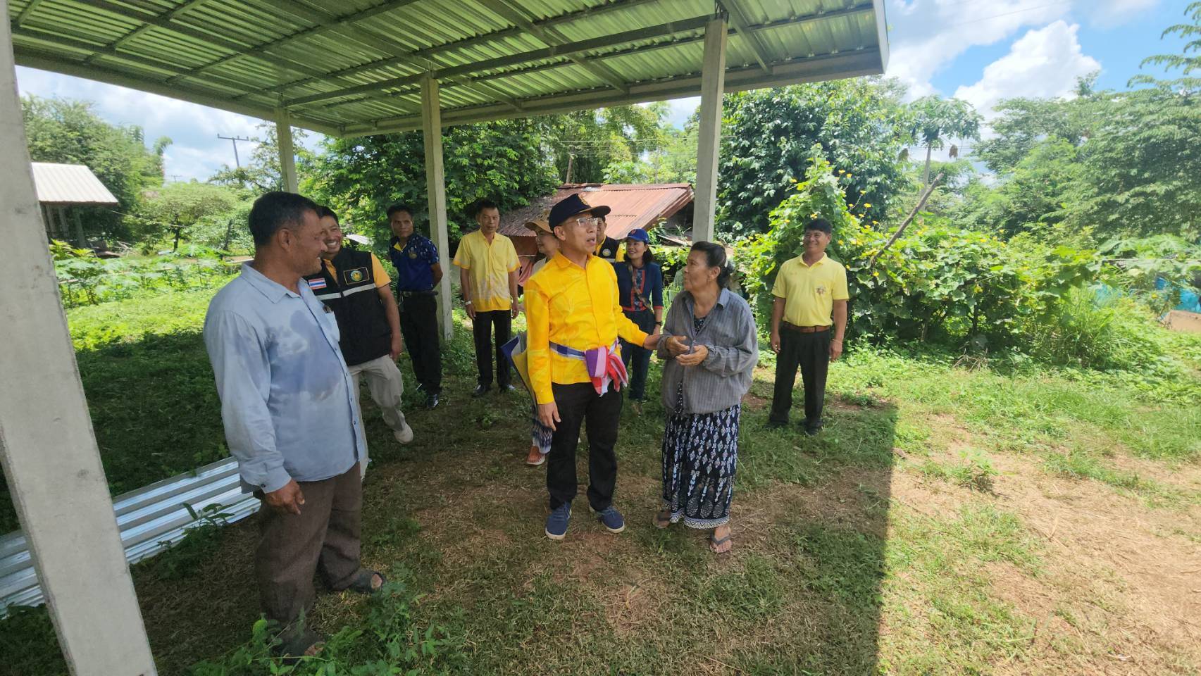 ผู้ว่าฯ นครพนม   พร้อมด้วยนายกเหล่ากาชาดจังหวัดนครพนม ลงพื้นที่ตรวจติดตามการขับเคลื่อนงานการพัฒนาคุณภาพชีวิตให้กับประชาชนกลุ่มเปราะบาง ด้านความมั่นคงของที่อยู่อาศัย และการพัฒนารายได้อย่างยั่งยืน ภายใต้การดำเนินโครงการ หมู่บ้านยั่งยืน เฉลิมพระเกียรติ สมเด็จพระเจ้าลูกเธอ เจ้าฟ้าสิริวัณณวรี นารีรัตนราชกัญญา นำการพัฒนาไปสู่สิ่งที่ดีกว่า Change for Good ด้วยกลไกภาคีเครือข่าย