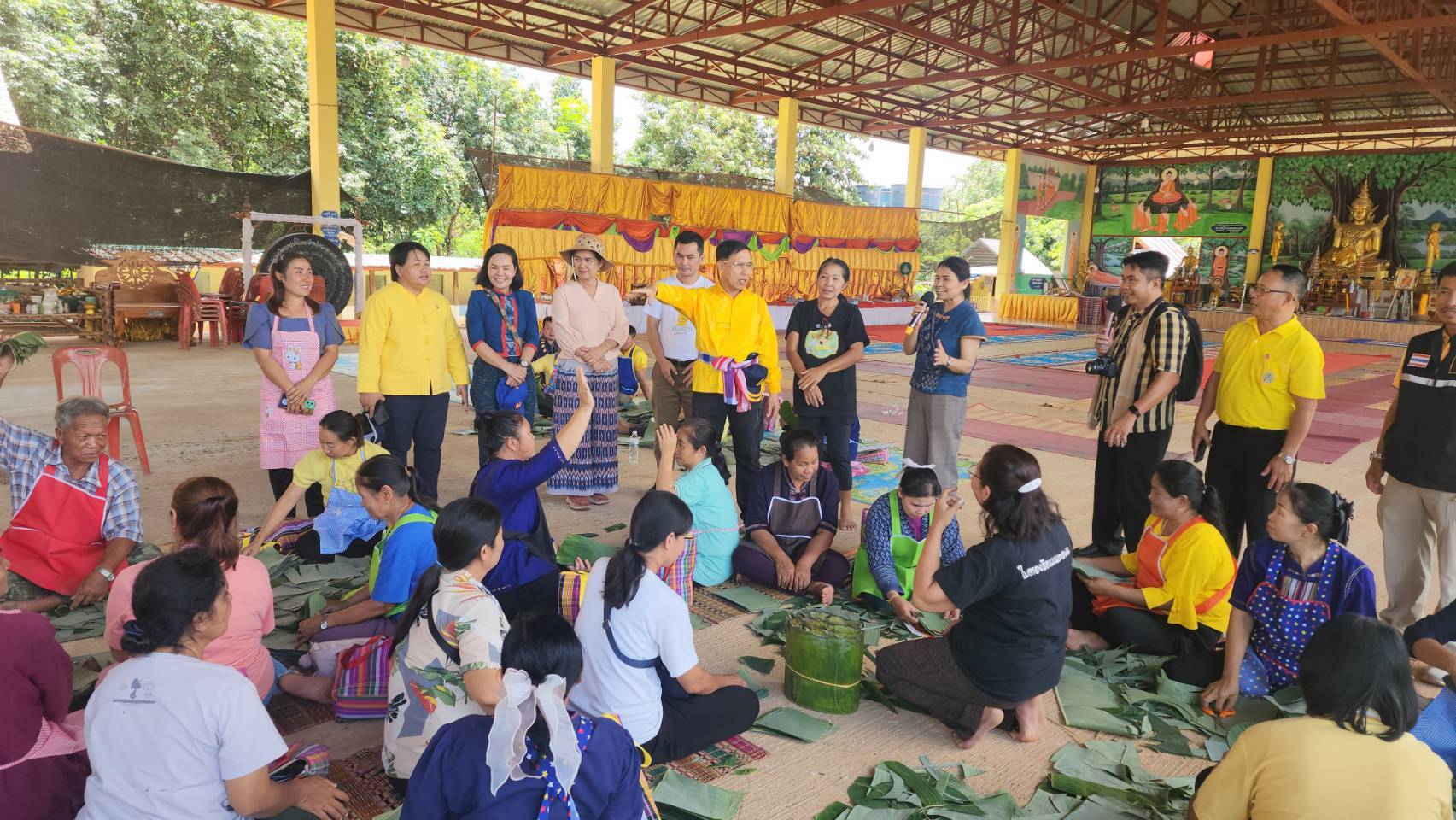 ผู้ว่าฯ นครพนม   พร้อมด้วยนายกเหล่ากาชาดจังหวัดนครพนม ลงพื้นที่ตรวจติดตามการขับเคลื่อนงานการพัฒนาคุณภาพชีวิตให้กับประชาชนกลุ่มเปราะบาง ด้านความมั่นคงของที่อยู่อาศัย และการพัฒนารายได้อย่างยั่งยืน ภายใต้การดำเนินโครงการ หมู่บ้านยั่งยืน เฉลิมพระเกียรติ สมเด็จพระเจ้าลูกเธอ เจ้าฟ้าสิริวัณณวรี นารีรัตนราชกัญญา นำการพัฒนาไปสู่สิ่งที่ดีกว่า Change for Good ด้วยกลไกภาคีเครือข่าย