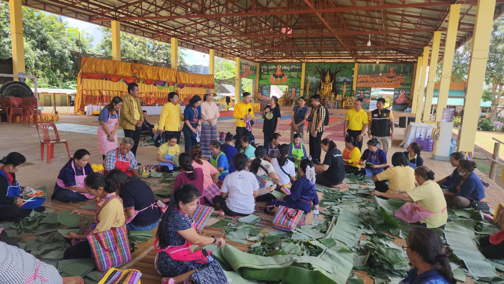 ผู้ว่าฯ นครพนม   พร้อมด้วยนายกเหล่ากาชาดจังหวัดนครพนม ลงพื้นที่ตรวจติดตามการขับเคลื่อนงานการพัฒนาคุณภาพชีวิตให้กับประชาชนกลุ่มเปราะบาง ด้านความมั่นคงของที่อยู่อาศัย และการพัฒนารายได้อย่างยั่งยืน ภายใต้การดำเนินโครงการ หมู่บ้านยั่งยืน เฉลิมพระเกียรติ สมเด็จพระเจ้าลูกเธอ เจ้าฟ้าสิริวัณณวรี นารีรัตนราชกัญญา นำการพัฒนาไปสู่สิ่งที่ดีกว่า Change for Good ด้วยกลไกภาคีเครือข่าย