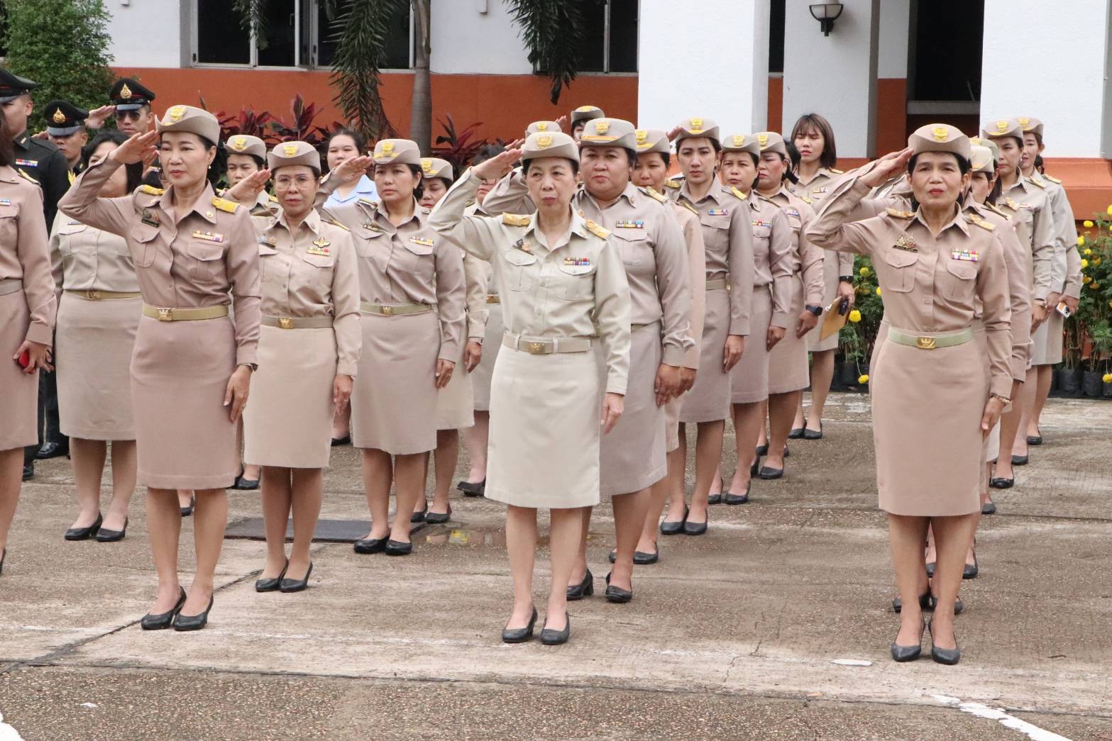 พช.นครพนม   ร่วมกิจกรรมเคารพธงชาติ สวดมนต์ไหว้พระ สร้างสำนึกรักและภาคภูมิใจในชาติไทย