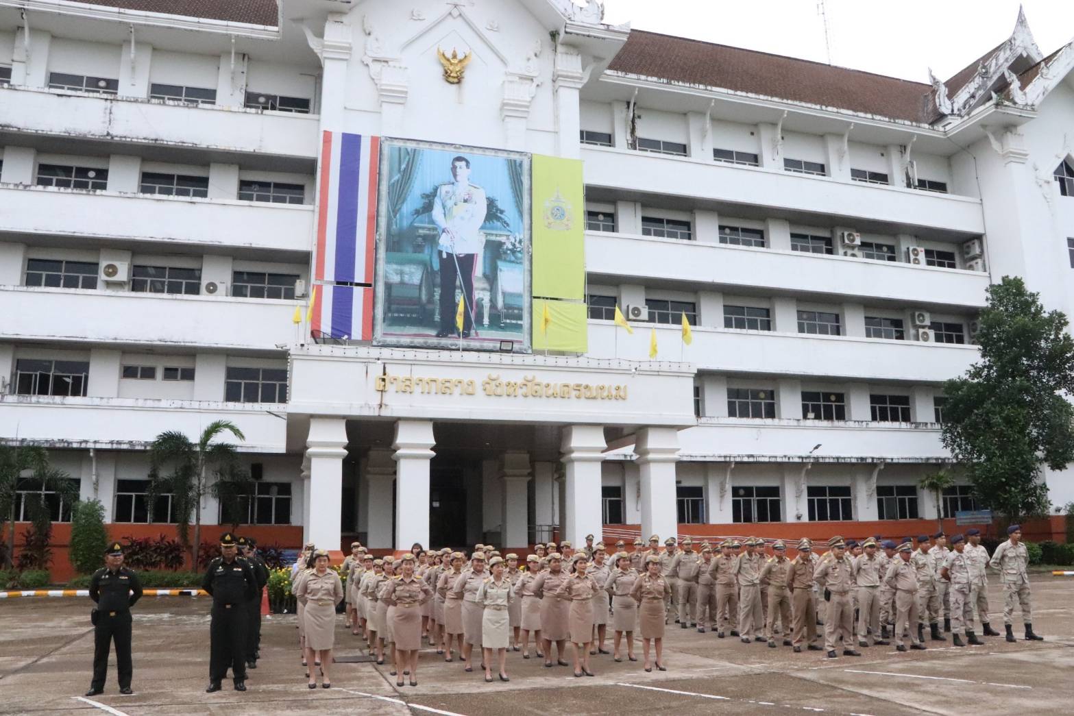 พช.นครพนม   ร่วมกิจกรรมเคารพธงชาติ สวดมนต์ไหว้พระ สร้างสำนึกรักและภาคภูมิใจในชาติไทย