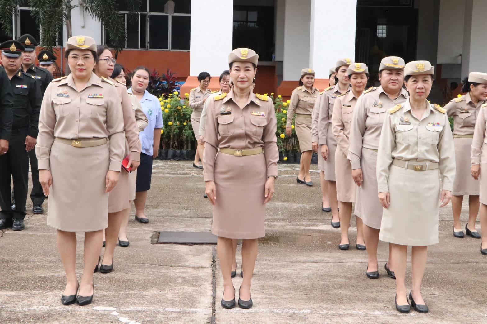 พช.นครพนม   ร่วมกิจกรรมเคารพธงชาติ สวดมนต์ไหว้พระ สร้างสำนึกรักและภาคภูมิใจในชาติไทย