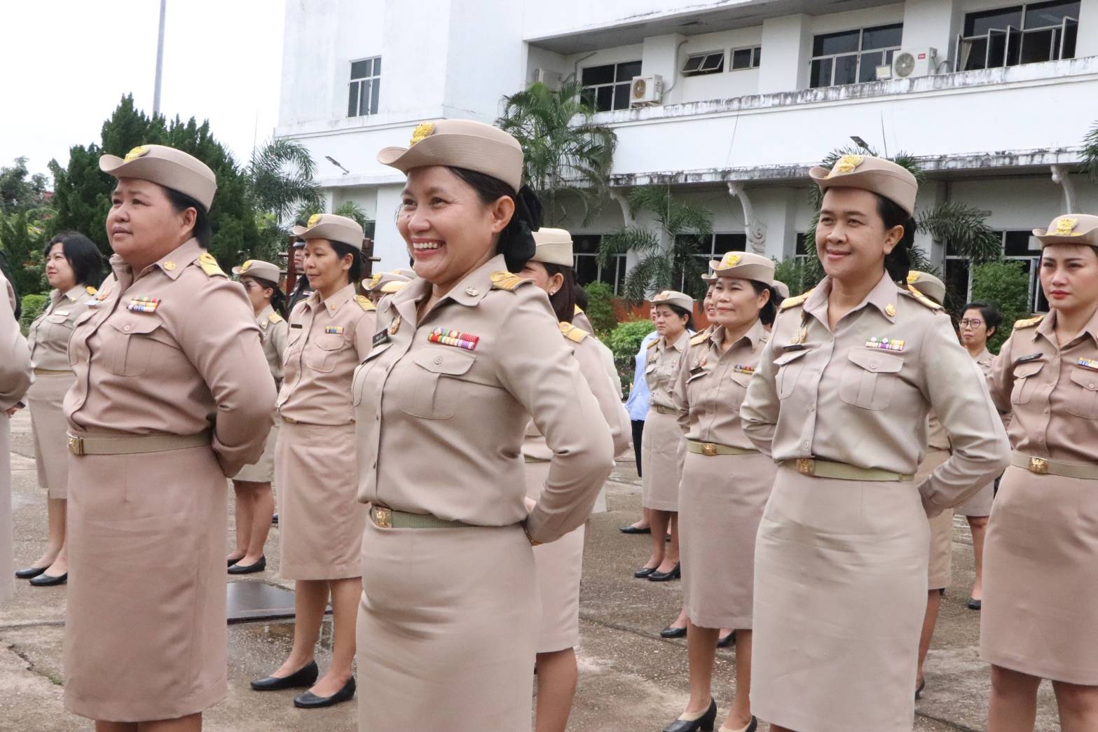 พช.นครพนม   ร่วมกิจกรรมเคารพธงชาติ สวดมนต์ไหว้พระ สร้างสำนึกรักและภาคภูมิใจในชาติไทย