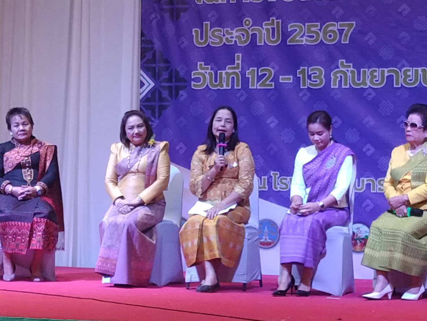 พช.นครพนม   ร่วมการประชุมโครงการพัฒนาศักยภาพคณะกรรมการพัฒนาสตรีภาคตะวันออกเฉียงเหนือ