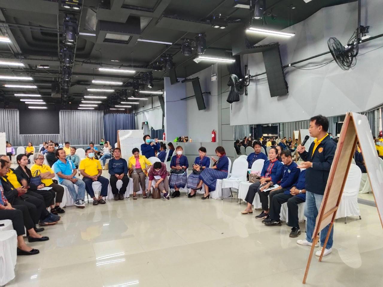 นครพนม   ขับเคลื่อนงานการพัฒนาคุณภาพชีวิตให้กับประชาชน พัฒนารายได้อย่างยั่งยืน ภายใต้โครงการพัฒนาศักยภาพบุคลากรและยกระดับสินค้า เพื่อรองรับการแข่งขันด้านการค้าการลงทุนของกลุ่มจังหวัดสนุก กิจกรรมการพัฒนาผู้ผลิต ผู้ประกอบการสินค้าชุมชน สินค้า OTOP กิจกรรมย่อยที่ 2 การสร้างความรู้ความเข้าใจการปลูกกล้วยตานี