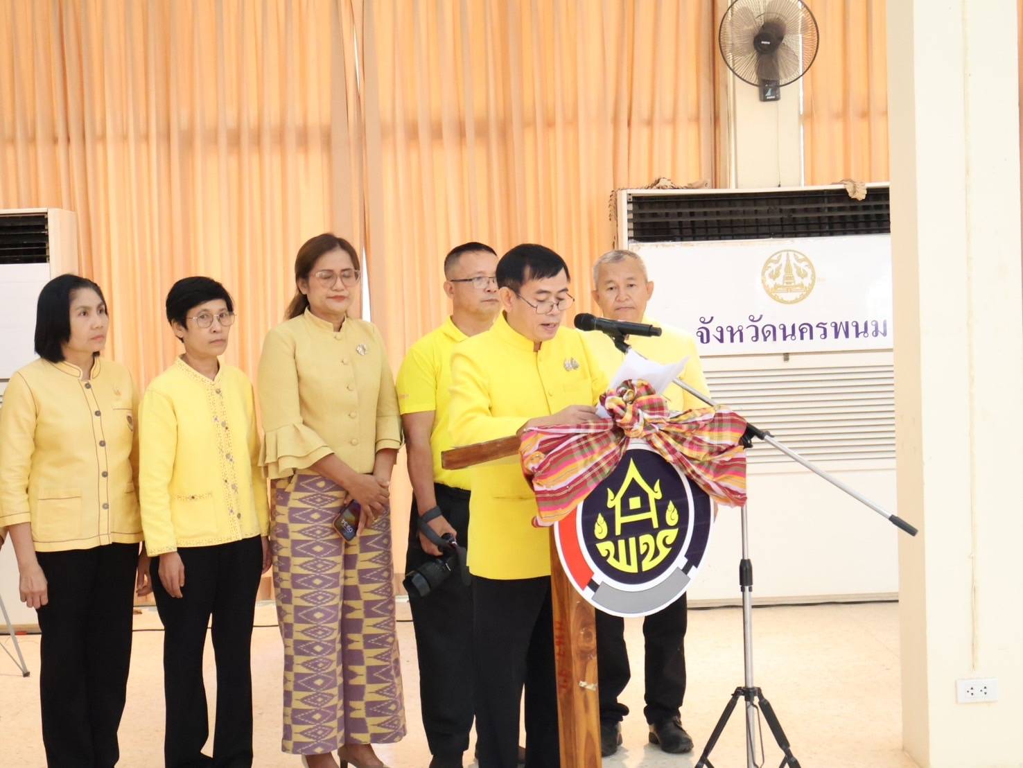 นครพนม   จัดมหกรรมแก้จนคนนครพนม “นครพนม สร้างสังคมอุดมสุข ทุกช่วงวัยอย่างยั่งยืน” เชิดชูเกียรติหน่วยงานและภาคีเครือข่ายในการขับเคลื่อนงานขจัดความยากจน ประจำปี 2567