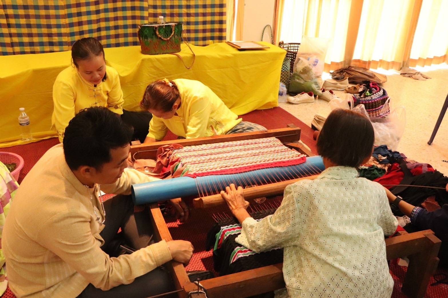นครพนม   จัดมหกรรมแก้จนคนนครพนม “นครพนม สร้างสังคมอุดมสุข ทุกช่วงวัยอย่างยั่งยืน” เชิดชูเกียรติหน่วยงานและภาคีเครือข่ายในการขับเคลื่อนงานขจัดความยากจน ประจำปี 2567