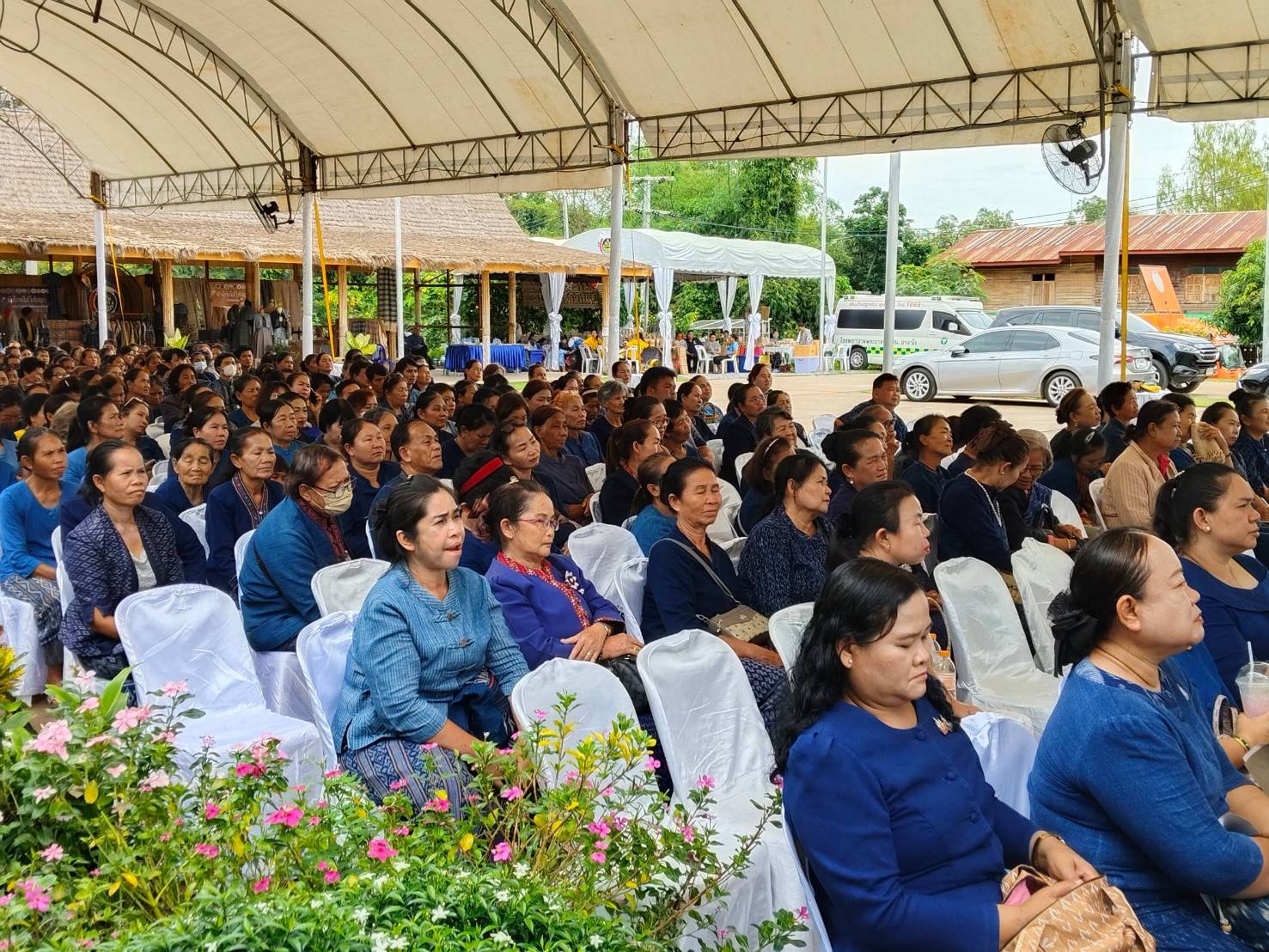พช.นครพนม   ร่วมพิธีถวายราชสักการะและน้อมสำนึกในพระมหากรุณาธิคุณสมเด็จพระเจ้าลูกเธอ เจ้าฟ้าสิริวัณณวรี นารีรัตนราชกัญญา และสัมมนาแลกเปลี่ยนเรียนรู้และประชาสัมพันธ์เกี่ยวกับผลิตภัณฑ์ประเภทผ้าของกลุ่มจังหวัดภาคตะวันออกเฉียงเหนือ ตอนบน 2 (กลุ่มจังหวัดสนุก)
