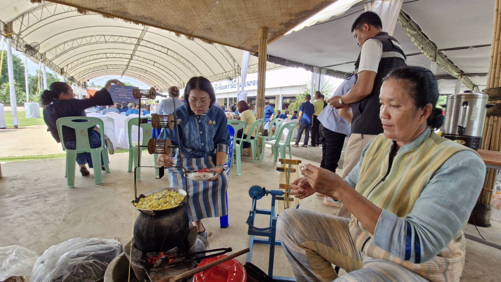 พช.นครพนม   ร่วมพิธีถวายราชสักการะและน้อมสำนึกในพระมหากรุณาธิคุณสมเด็จพระเจ้าลูกเธอ เจ้าฟ้าสิริวัณณวรี นารีรัตนราชกัญญา และสัมมนาแลกเปลี่ยนเรียนรู้และประชาสัมพันธ์เกี่ยวกับผลิตภัณฑ์ประเภทผ้าของกลุ่มจังหวัดภาคตะวันออกเฉียงเหนือ ตอนบน 2 (กลุ่มจังหวัดสนุก)