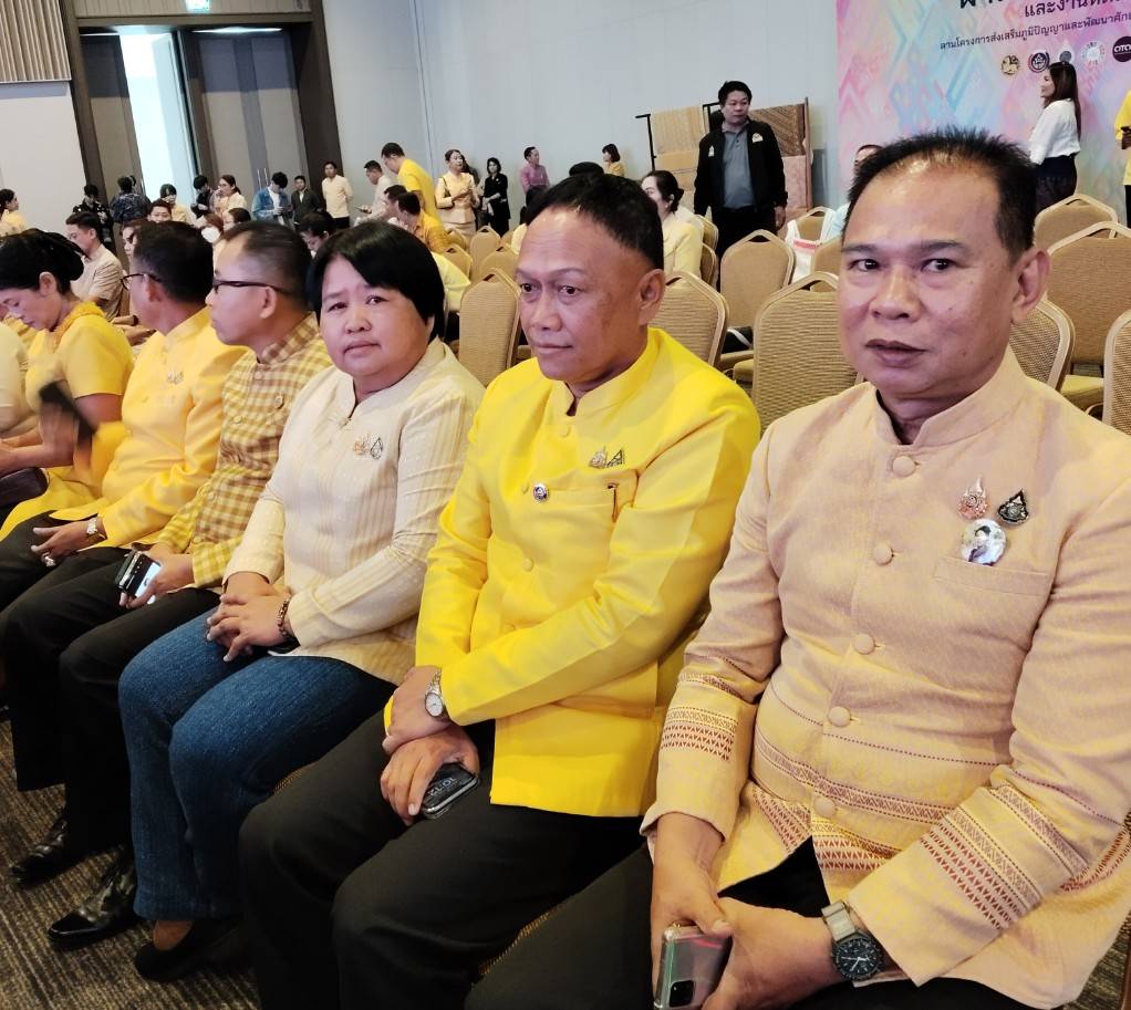 พช.นครพนม   ร่วมการประกวดผ้าลายพระราชทาน “ผ้าลายสิริวชิราภรณ์” และงานหัตถกรรมระดับ ภาคตะวันออกฉียงเหนือ ตามโครงการส่งเสริมภูมิปัญญาและพัฒนาศักยภาพผ้าไทยและงานหัตถกรรม สู่การเป็นแฟชั่นแห่งความยั่งยืน