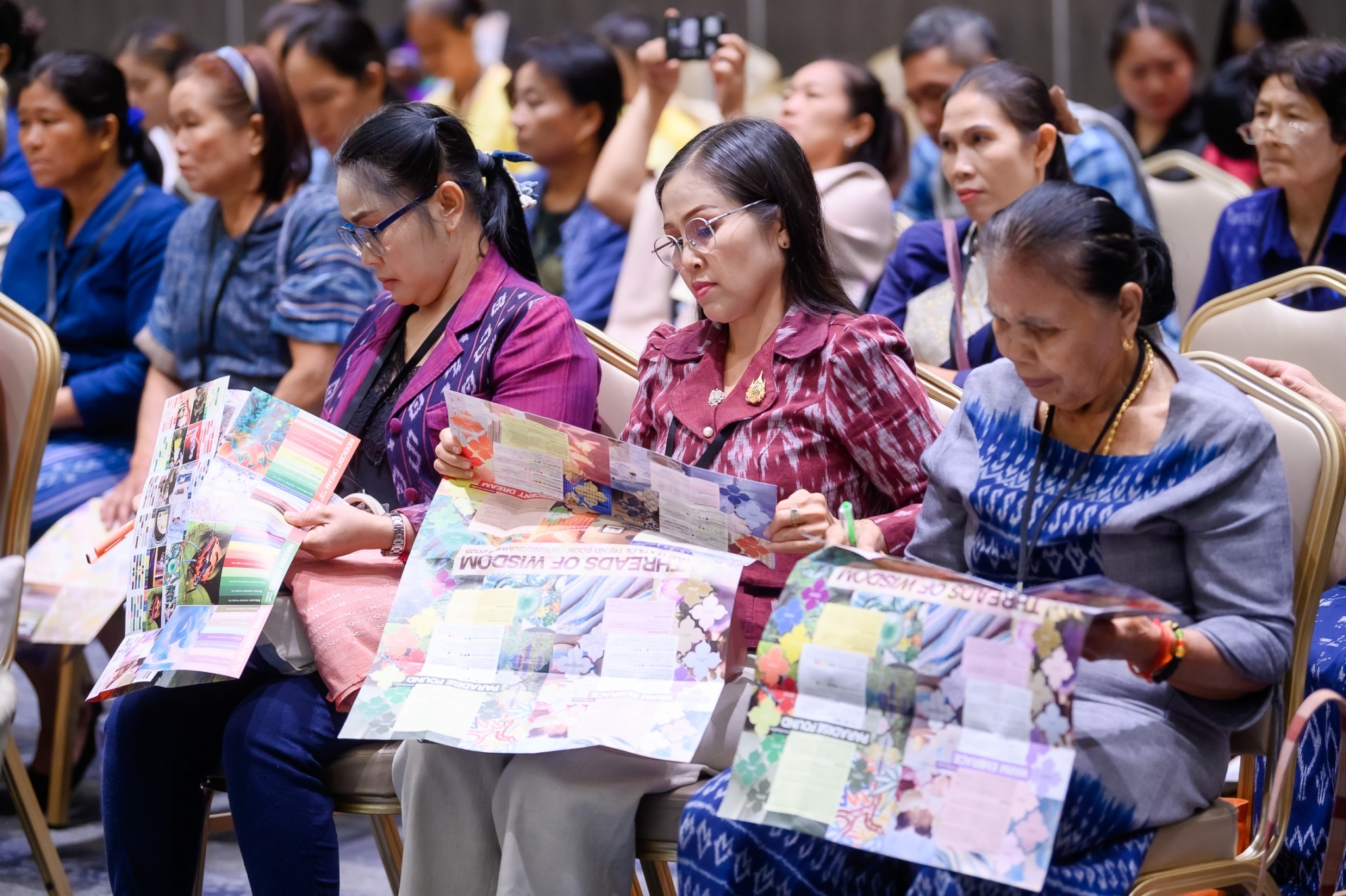มหาดไทย   จัดประชุมเชิงปฏิบัติการ “เผยแพร่พระอัจฉริยภาพทางด้านการยกระดับและพัฒนามรดกภูมิปัญญาผ้าและงานหัตถกรรมไทย ตามพระดำริเจ้าฟ้าสิริวัณณวรีฯ” ครั้งที่ 6 ณ จังหวัดนครพนม มุ่งมั่น “สืบสาน รักษา และต่อยอด” ประยุกต์ใช้องค์ความรู้ภูมิปัญญาผ้าไทยและหัตถกรรมไทยเพื่อดำรงคงไว้ซึ่งความเป็นชาติไทยสืบไป