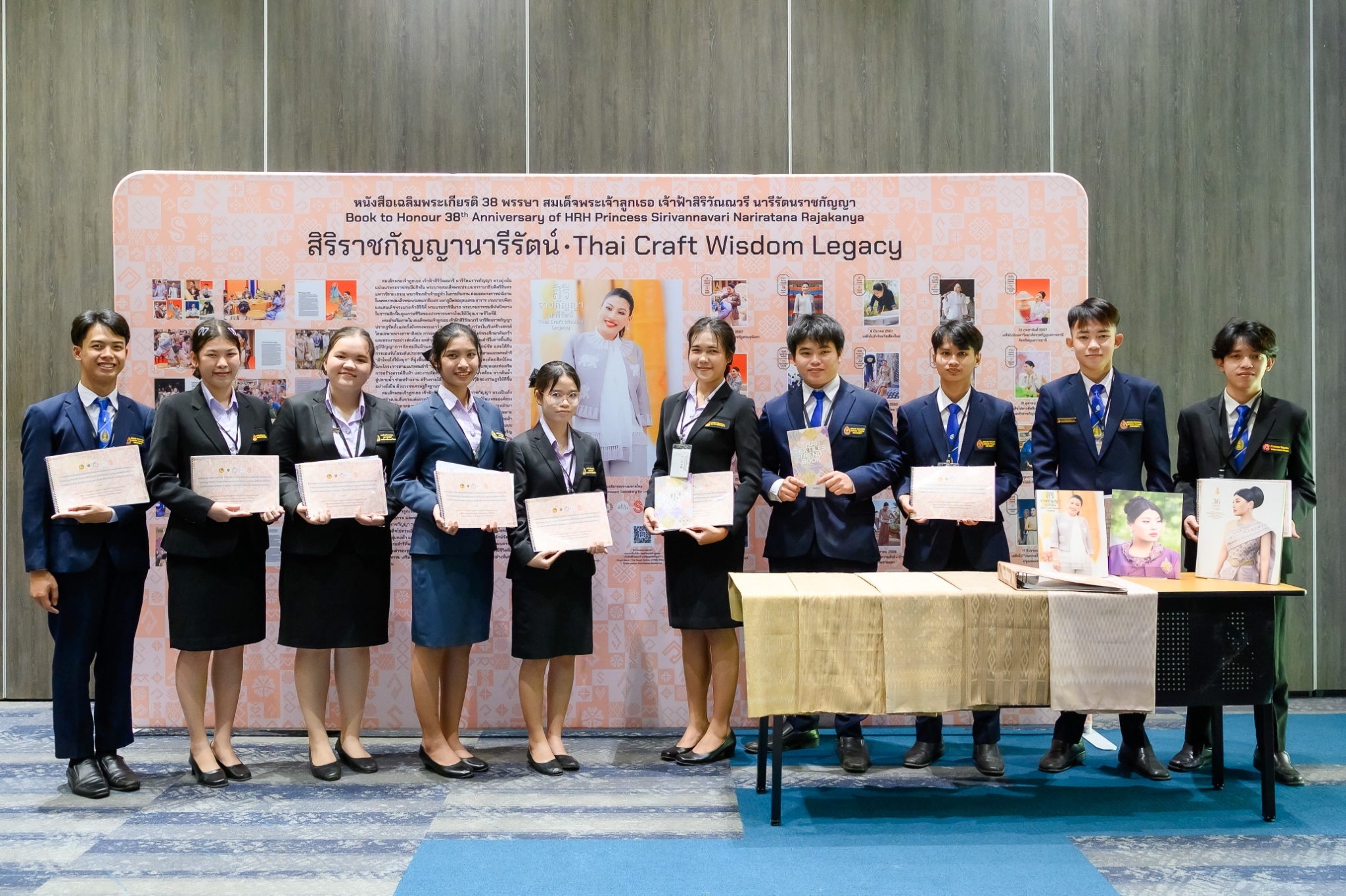 มหาดไทย   จัดประชุมเชิงปฏิบัติการ “เผยแพร่พระอัจฉริยภาพทางด้านการยกระดับและพัฒนามรดกภูมิปัญญาผ้าและงานหัตถกรรมไทย ตามพระดำริเจ้าฟ้าสิริวัณณวรีฯ” ครั้งที่ 6 ณ จังหวัดนครพนม มุ่งมั่น “สืบสาน รักษา และต่อยอด” ประยุกต์ใช้องค์ความรู้ภูมิปัญญาผ้าไทยและหัตถกรรมไทยเพื่อดำรงคงไว้ซึ่งความเป็นชาติไทยสืบไป