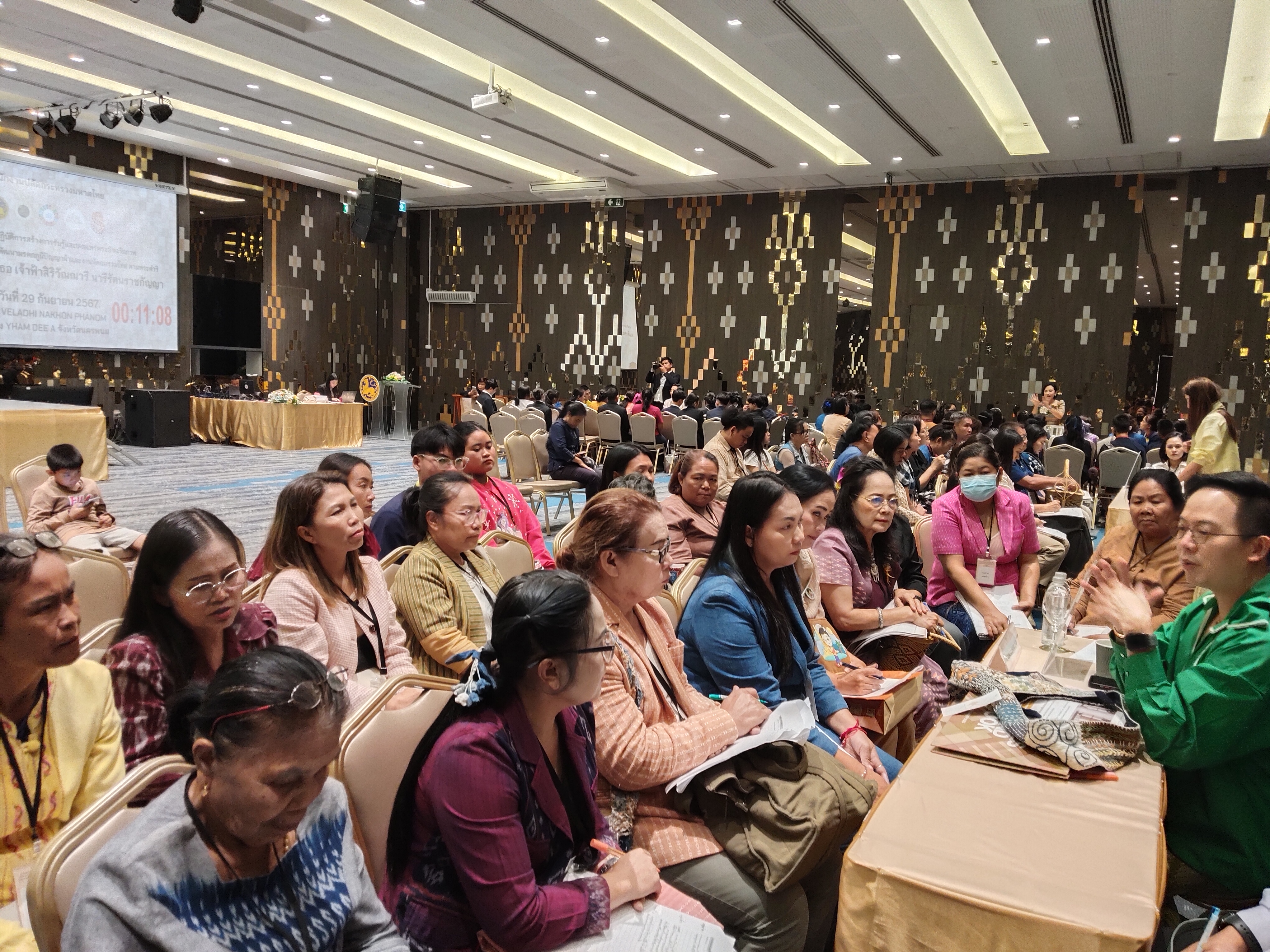 มหาดไทย   จัดประชุมเชิงปฏิบัติการ “เผยแพร่พระอัจฉริยภาพทางด้านการยกระดับและพัฒนามรดกภูมิปัญญาผ้าและงานหัตถกรรมไทย ตามพระดำริเจ้าฟ้าสิริวัณณวรีฯ” ครั้งที่ 6 ณ จังหวัดนครพนม มุ่งมั่น “สืบสาน รักษา และต่อยอด” ประยุกต์ใช้องค์ความรู้ภูมิปัญญาผ้าไทยและหัตถกรรมไทยเพื่อดำรงคงไว้ซึ่งความเป็นชาติไทยสืบไป