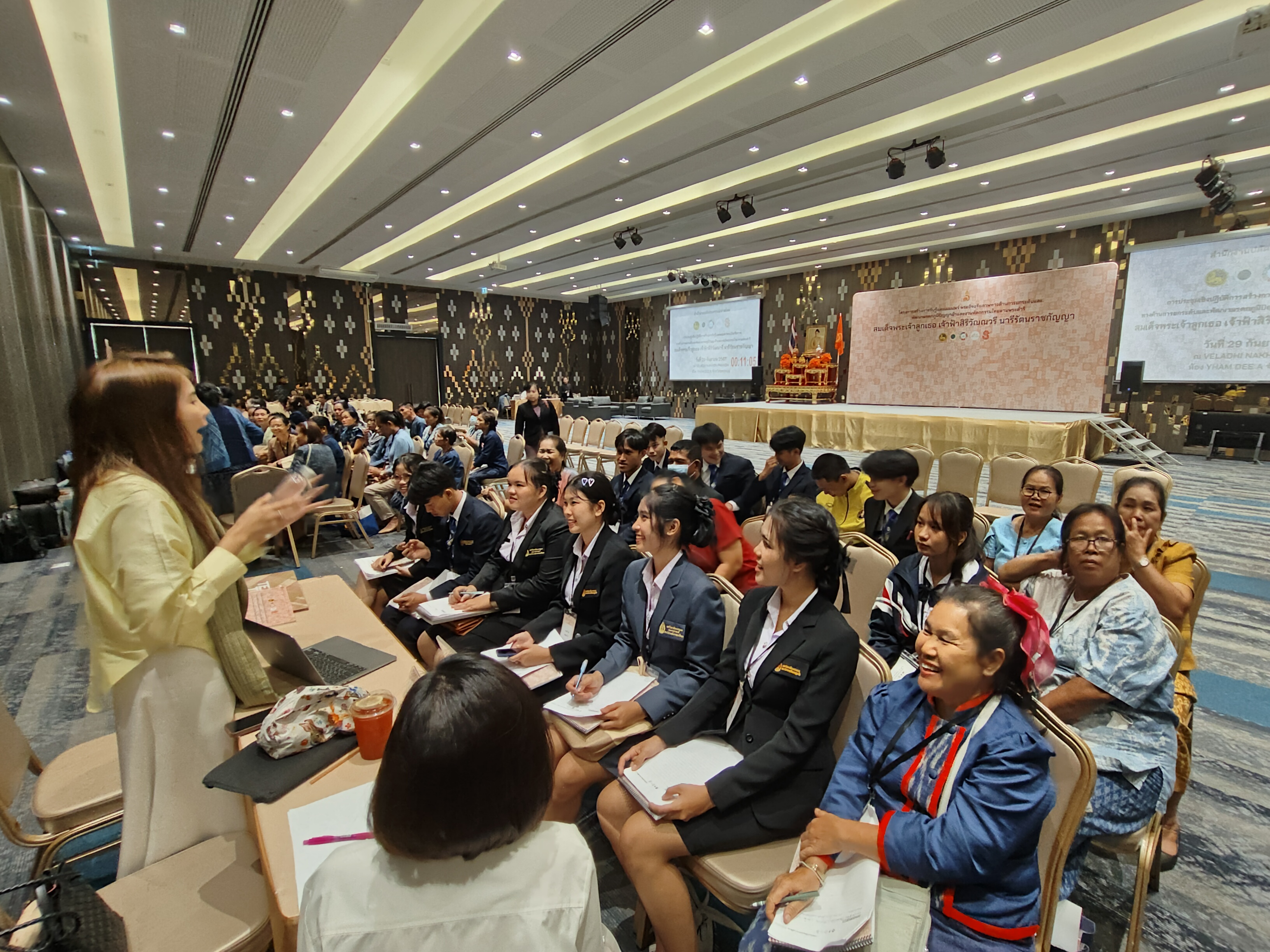 มหาดไทย   จัดประชุมเชิงปฏิบัติการ “เผยแพร่พระอัจฉริยภาพทางด้านการยกระดับและพัฒนามรดกภูมิปัญญาผ้าและงานหัตถกรรมไทย ตามพระดำริเจ้าฟ้าสิริวัณณวรีฯ” ครั้งที่ 6 ณ จังหวัดนครพนม มุ่งมั่น “สืบสาน รักษา และต่อยอด” ประยุกต์ใช้องค์ความรู้ภูมิปัญญาผ้าไทยและหัตถกรรมไทยเพื่อดำรงคงไว้ซึ่งความเป็นชาติไทยสืบไป