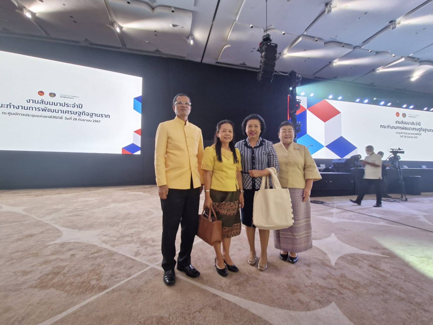 พช.นครพนม   ร่วมงานสัมมนาประจำปีคณะทำงานการพัฒนาเศรษฐกิจฐานราก