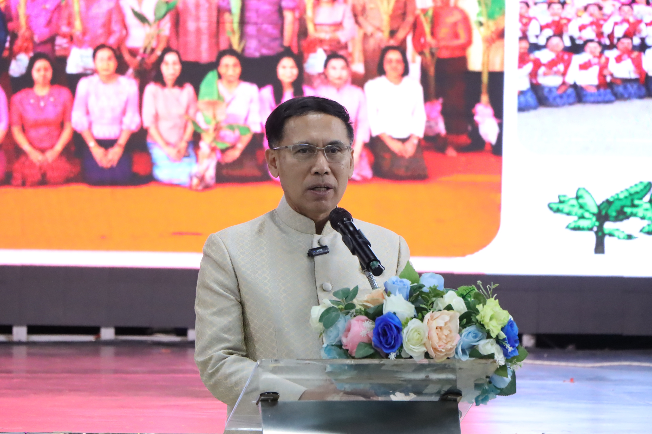 นครพนม   ขับเคลื่อนงานการพัฒนาคุณภาพชีวิตให้กับประชาชน พัฒนารายได้อย่างยั่งยืน ภายใต้โครงการพัฒนาศักยภาพบุคลากรและยกระดับสินค้า เพื่อรองรับการแข่งขันด้านการค้าการลงทุนของกลุ่มจังหวัดสนุก กิจกรรมการพัฒนาผู้ผลิต ผู้ประกอบการสินค้าชุมชน สินค้า OTOP กิจกรรมย่อยที่ 2 การสร้างความรู้ความเข้าใจการปลูกกล้วยตานี