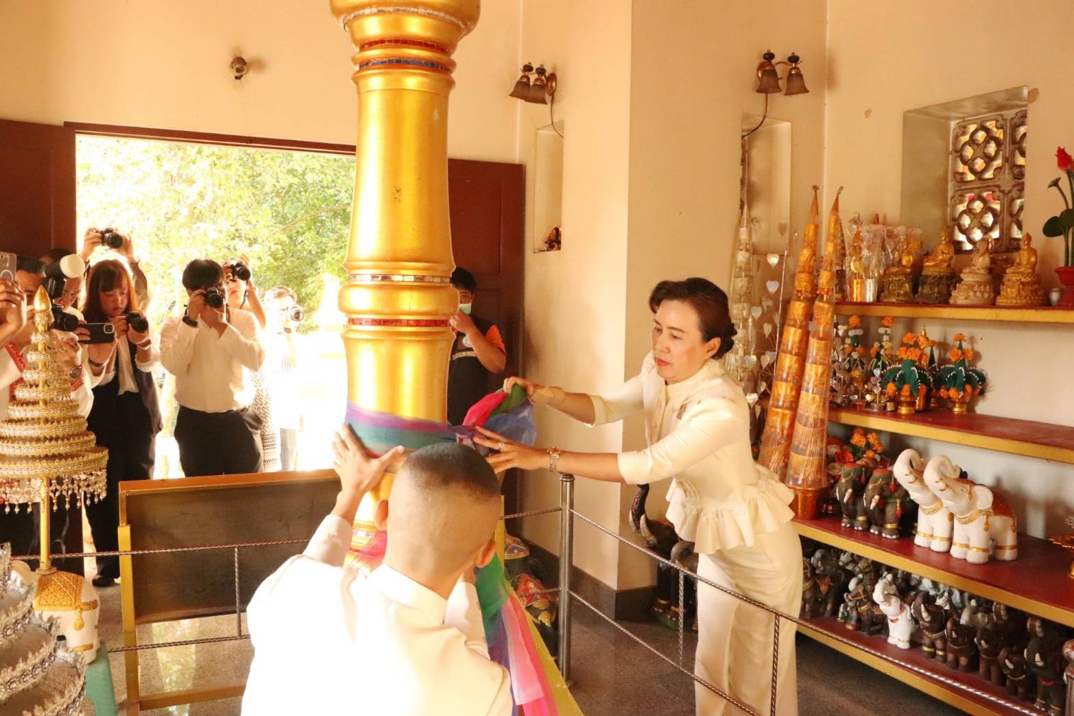 นครพนม   จัดพิธีบวงสรวงศาลหลักเมือง สักการะสิ่งศักดิ์สิทธิ์ เพื่อความเป็นสิริมงคลให้การจัดงานประเพณีไหลเรือไฟและงานกาชาดจังหวัดนครพนม ประจำปี 2567