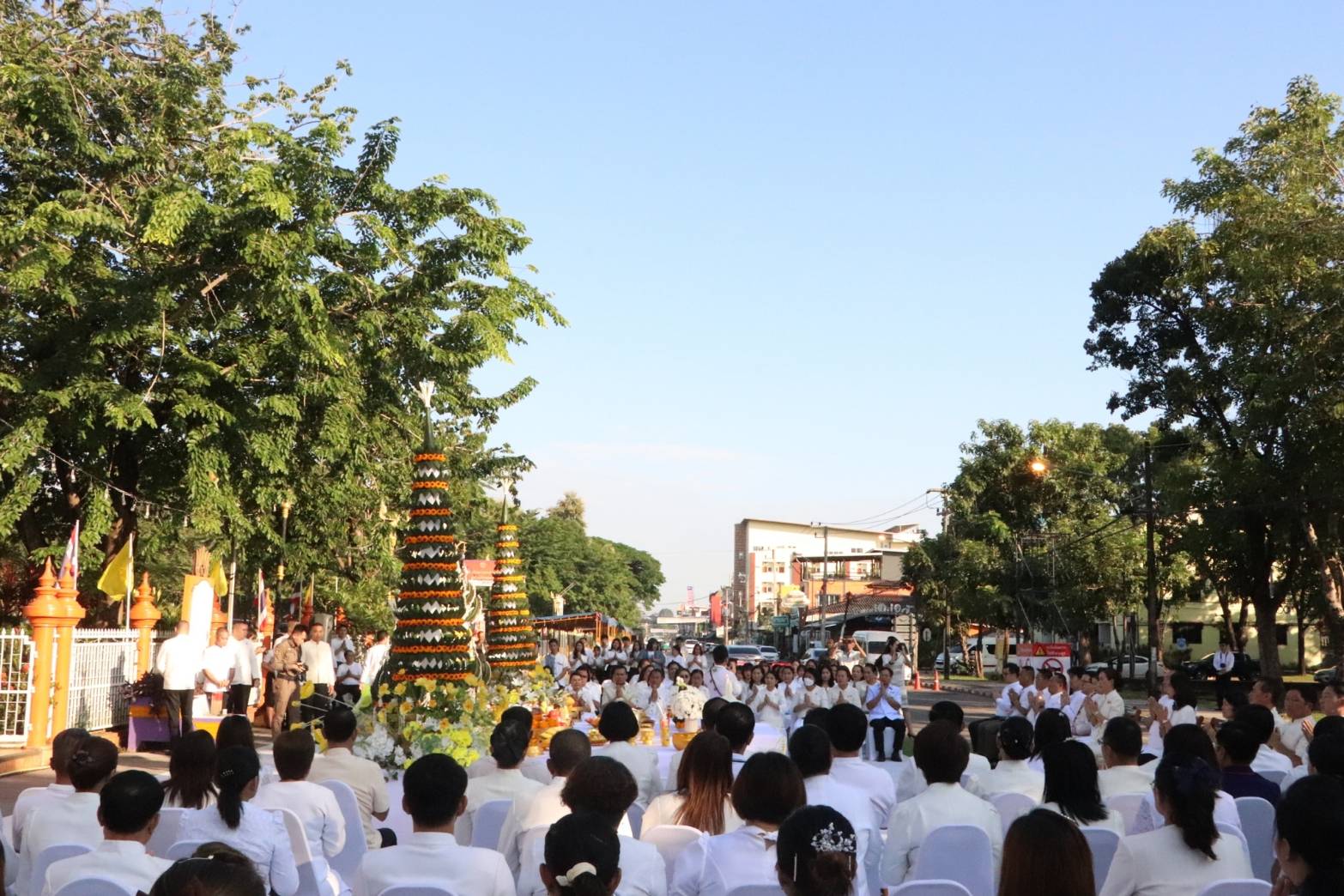 นครพนม   จัดพิธีบวงสรวงศาลหลักเมือง สักการะสิ่งศักดิ์สิทธิ์ เพื่อความเป็นสิริมงคลให้การจัดงานประเพณีไหลเรือไฟและงานกาชาดจังหวัดนครพนม ประจำปี 2567