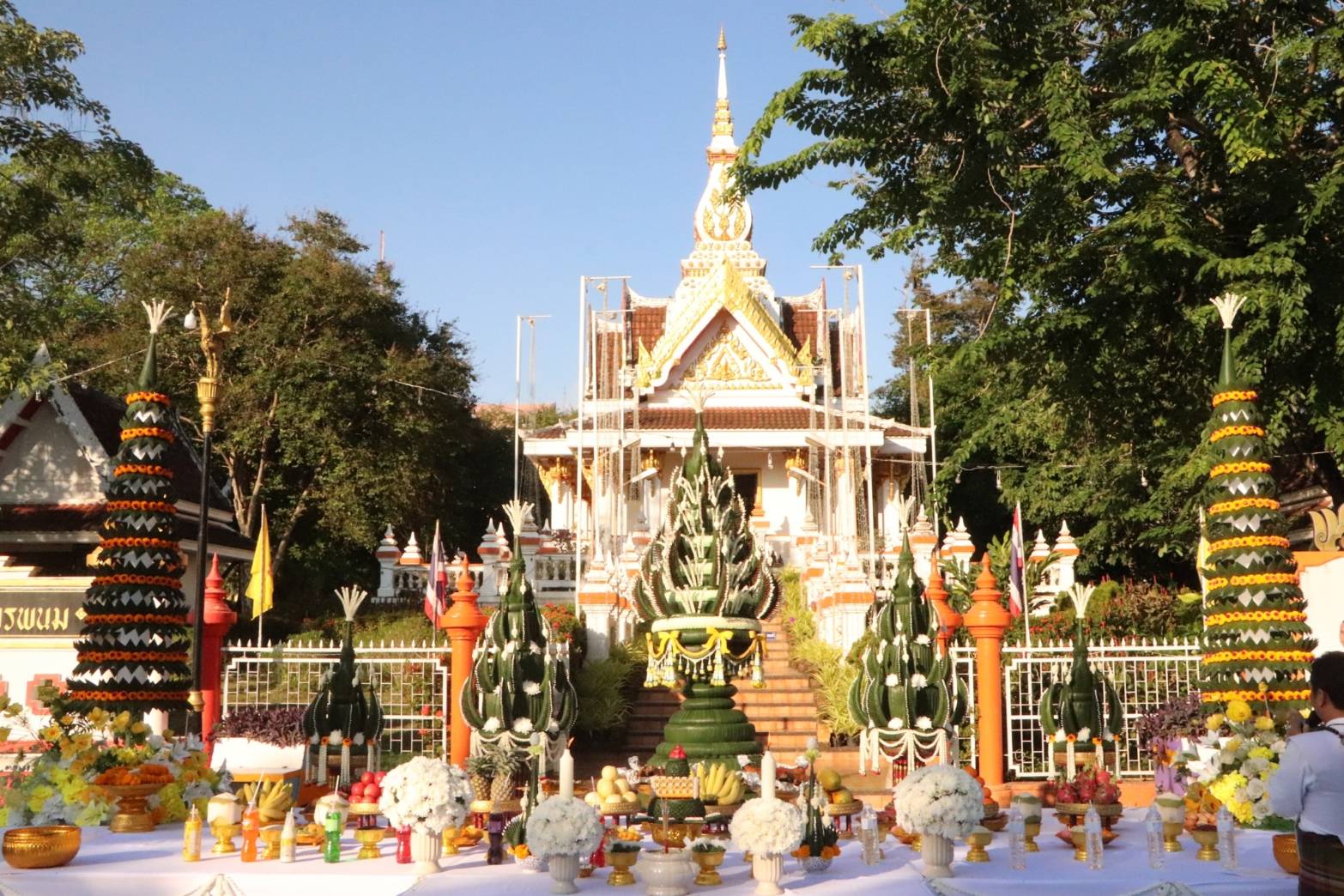 นครพนม   จัดพิธีบวงสรวงศาลหลักเมือง สักการะสิ่งศักดิ์สิทธิ์ เพื่อความเป็นสิริมงคลให้การจัดงานประเพณีไหลเรือไฟและงานกาชาดจังหวัดนครพนม ประจำปี 2567