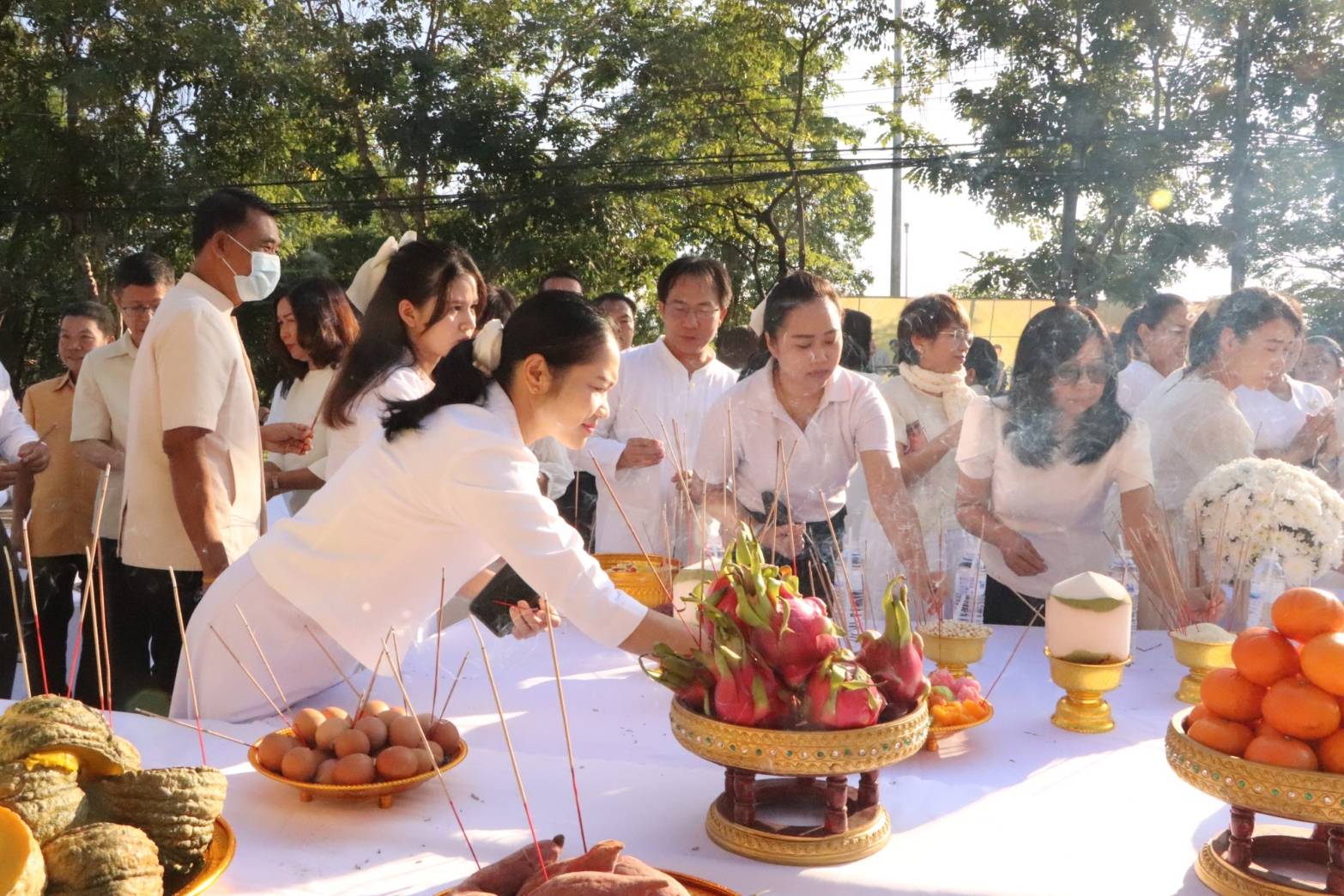 นครพนม   จัดพิธีบวงสรวงศาลหลักเมือง สักการะสิ่งศักดิ์สิทธิ์ เพื่อความเป็นสิริมงคลให้การจัดงานประเพณีไหลเรือไฟและงานกาชาดจังหวัดนครพนม ประจำปี 2567