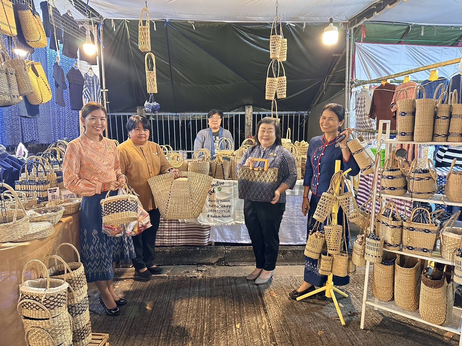 นครพนม   เปิดงานประเพณีไหลเรือไฟและงานกาชาดจังหวัดนครพนม ประจำปี 2567 สุดอลังการ