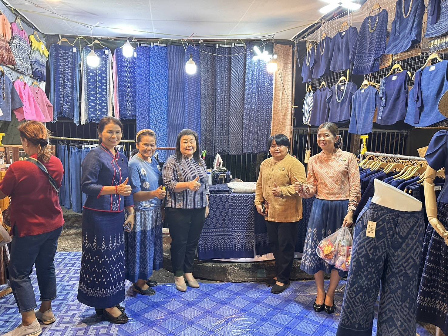นครพนม   เปิดงานประเพณีไหลเรือไฟและงานกาชาดจังหวัดนครพนม ประจำปี 2567 สุดอลังการ