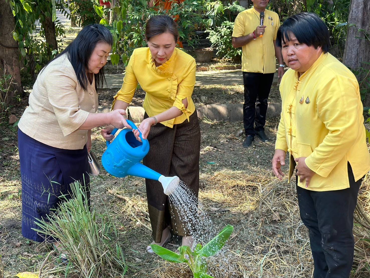 นครพนม   จัดกิจกรรมวัด ประชา รัฐ สร้างสุข เพื่อเทิดพระเกียรติและถวายเป็นพระราชกุศลพระบาทสมเด็จพระบรมชนกาธิเบศร มหาภูมิพลอดุลยเดชมหาราช บรมนาถบพิตร เนื่องในวันนวมินทรมหาราช