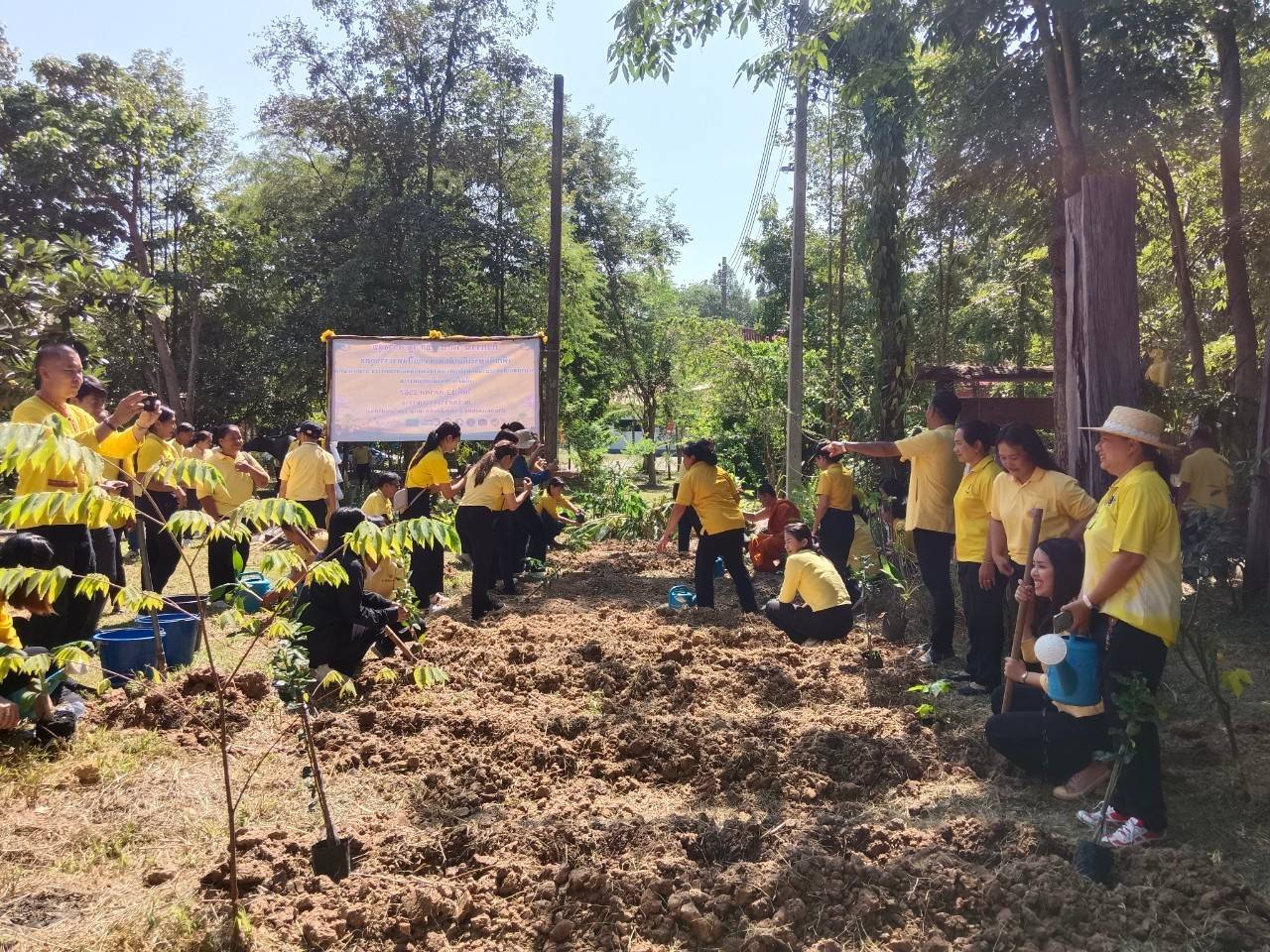 นครพนม   จัดกิจกรรมวัด ประชา รัฐ สร้างสุข เพื่อเทิดพระเกียรติและถวายเป็นพระราชกุศลพระบาทสมเด็จพระบรมชนกาธิเบศร มหาภูมิพลอดุลยเดชมหาราช บรมนาถบพิตร เนื่องในวันนวมินทรมหาราช