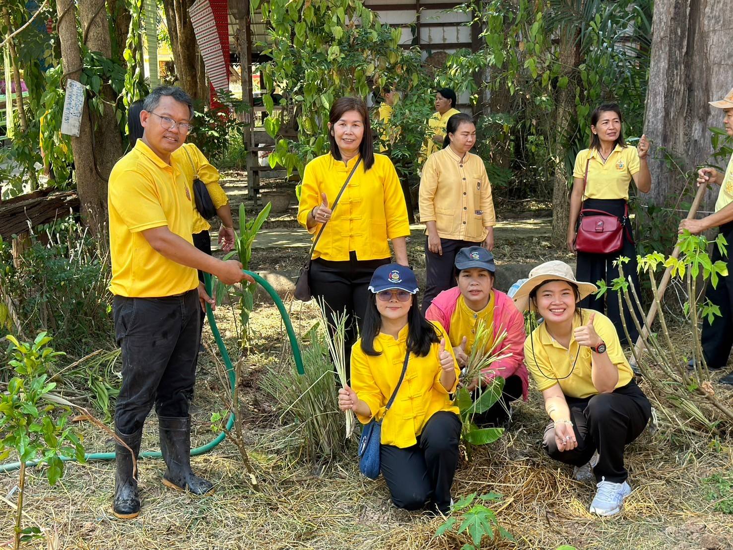 นครพนม   จัดกิจกรรมวัด ประชา รัฐ สร้างสุข เพื่อเทิดพระเกียรติและถวายเป็นพระราชกุศลพระบาทสมเด็จพระบรมชนกาธิเบศร มหาภูมิพลอดุลยเดชมหาราช บรมนาถบพิตร เนื่องในวันนวมินทรมหาราช