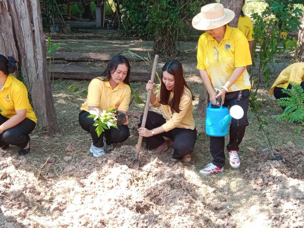 นครพนม   จัดกิจกรรมวัด ประชา รัฐ สร้างสุข เพื่อเทิดพระเกียรติและถวายเป็นพระราชกุศลพระบาทสมเด็จพระบรมชนกาธิเบศร มหาภูมิพลอดุลยเดชมหาราช บรมนาถบพิตร เนื่องในวันนวมินทรมหาราช