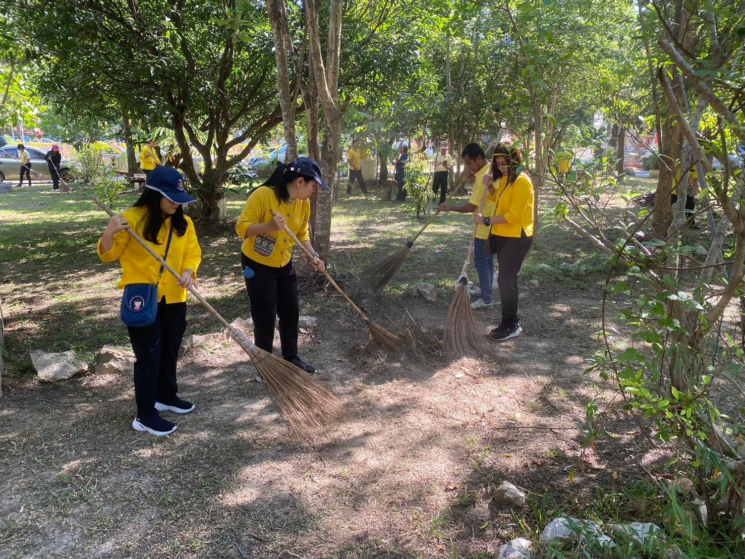 นครพนม   จัดกิจกรรมวัด ประชา รัฐ สร้างสุข เพื่อเทิดพระเกียรติและถวายเป็นพระราชกุศลพระบาทสมเด็จพระบรมชนกาธิเบศร มหาภูมิพลอดุลยเดชมหาราช บรมนาถบพิตร เนื่องในวันนวมินทรมหาราช