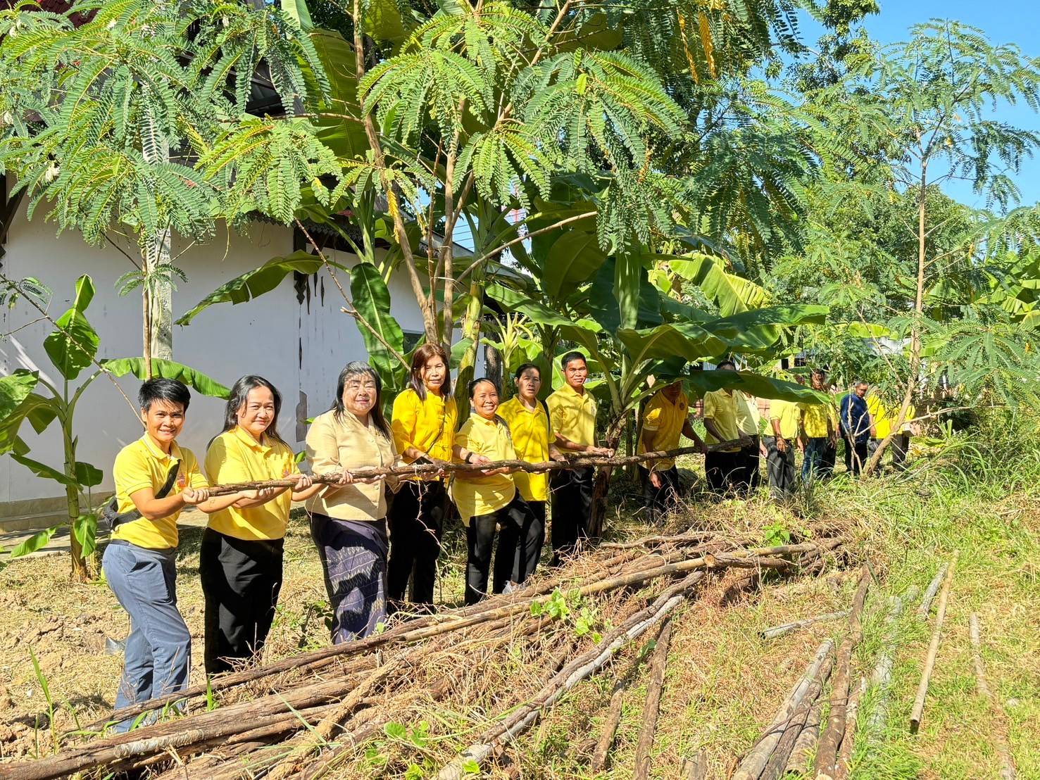 นครพนม   จัดกิจกรรมวัด ประชา รัฐ สร้างสุข เพื่อเทิดพระเกียรติและถวายเป็นพระราชกุศลพระบาทสมเด็จพระบรมชนกาธิเบศร มหาภูมิพลอดุลยเดชมหาราช บรมนาถบพิตร เนื่องในวันนวมินทรมหาราช