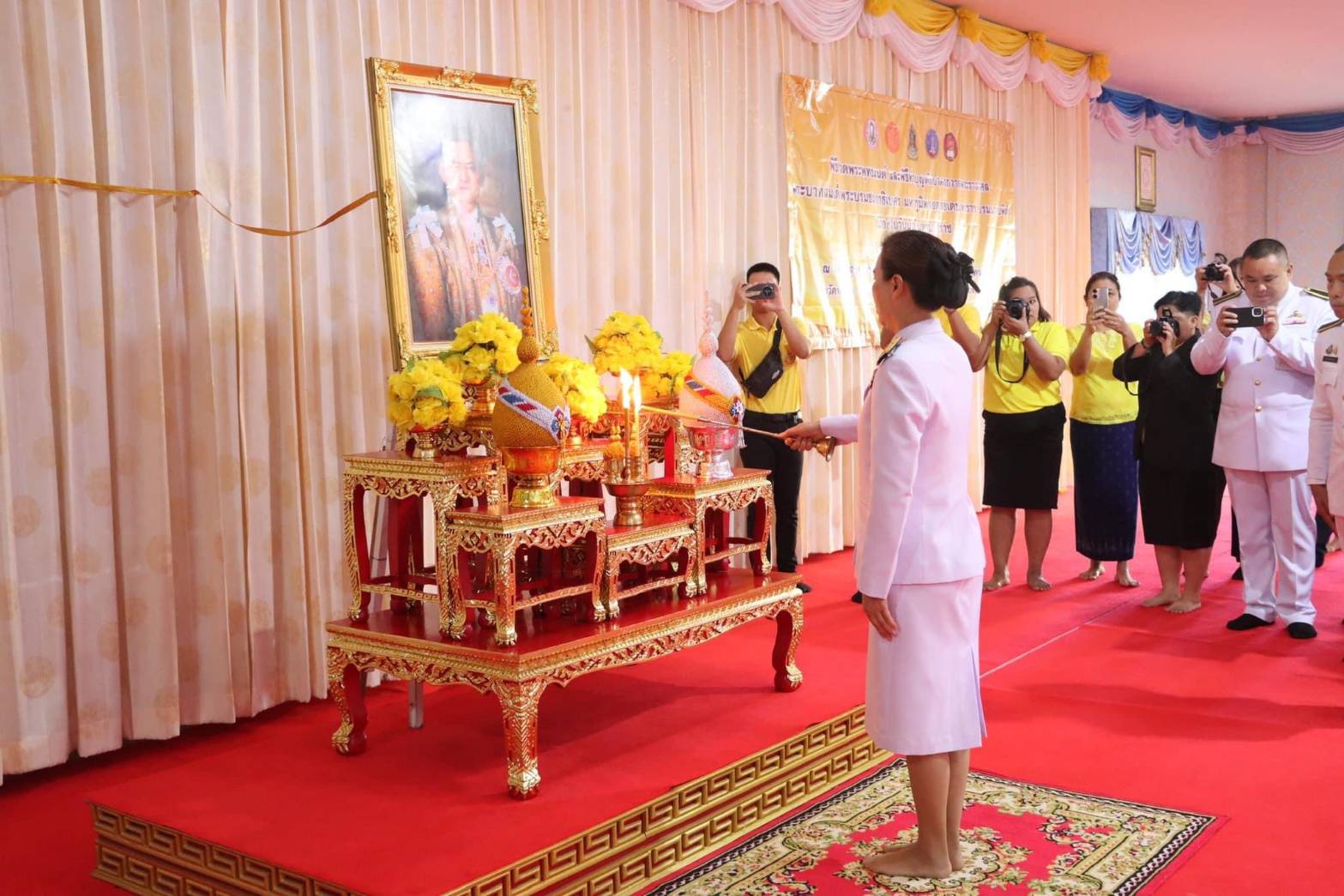 พช.นครพนม   ร่วมพิธีสวดพระพุทธมนต์ ทำบุญตักบาตรและวางพวงมาลา เนื่องในวันนวมินทรมหาราช