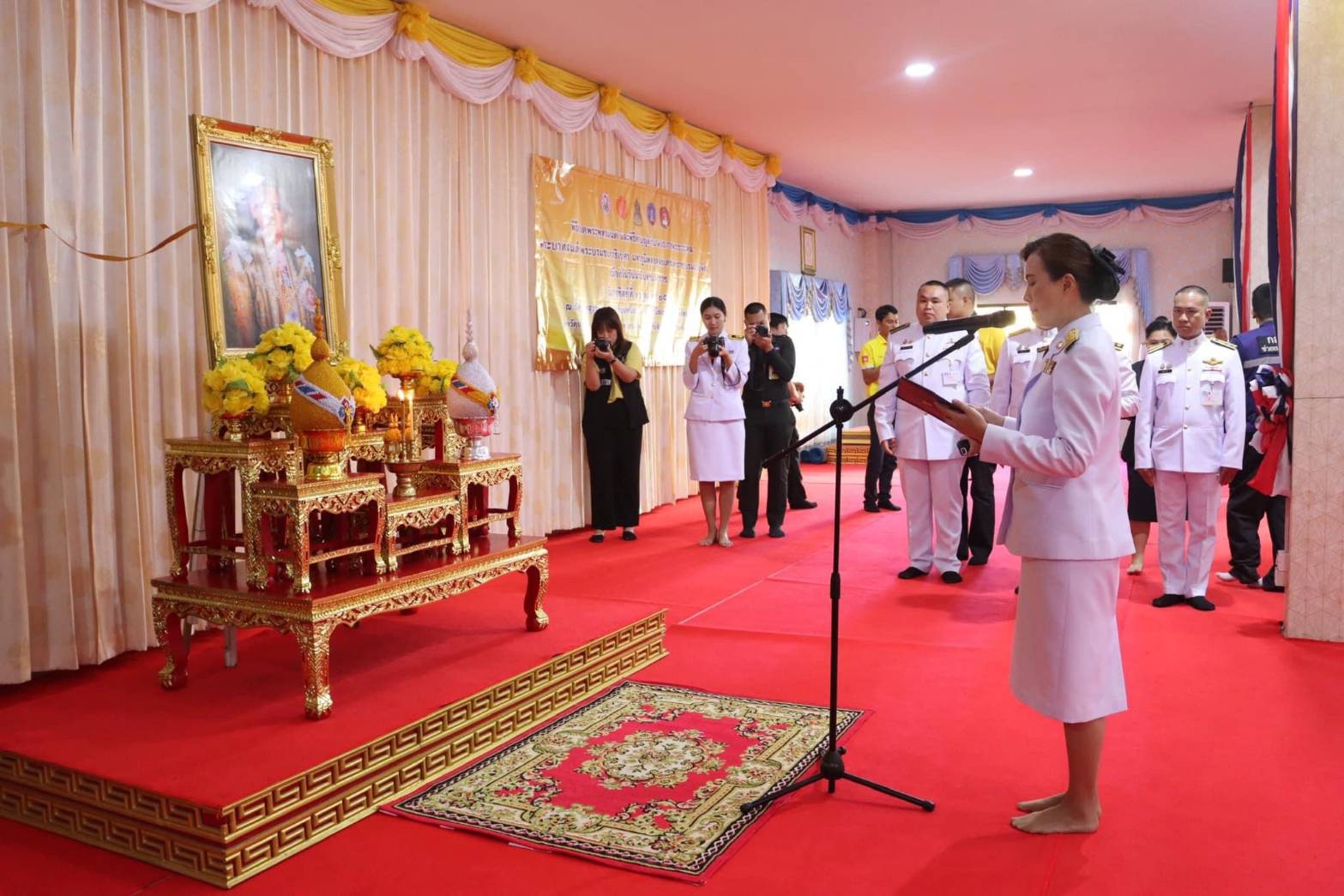 พช.นครพนม   ร่วมพิธีสวดพระพุทธมนต์ ทำบุญตักบาตรและวางพวงมาลา เนื่องในวันนวมินทรมหาราช