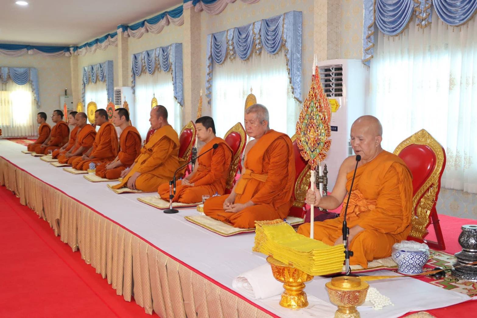พช.นครพนม   ร่วมพิธีสวดพระพุทธมนต์ ทำบุญตักบาตรและวางพวงมาลา เนื่องในวันนวมินทรมหาราช