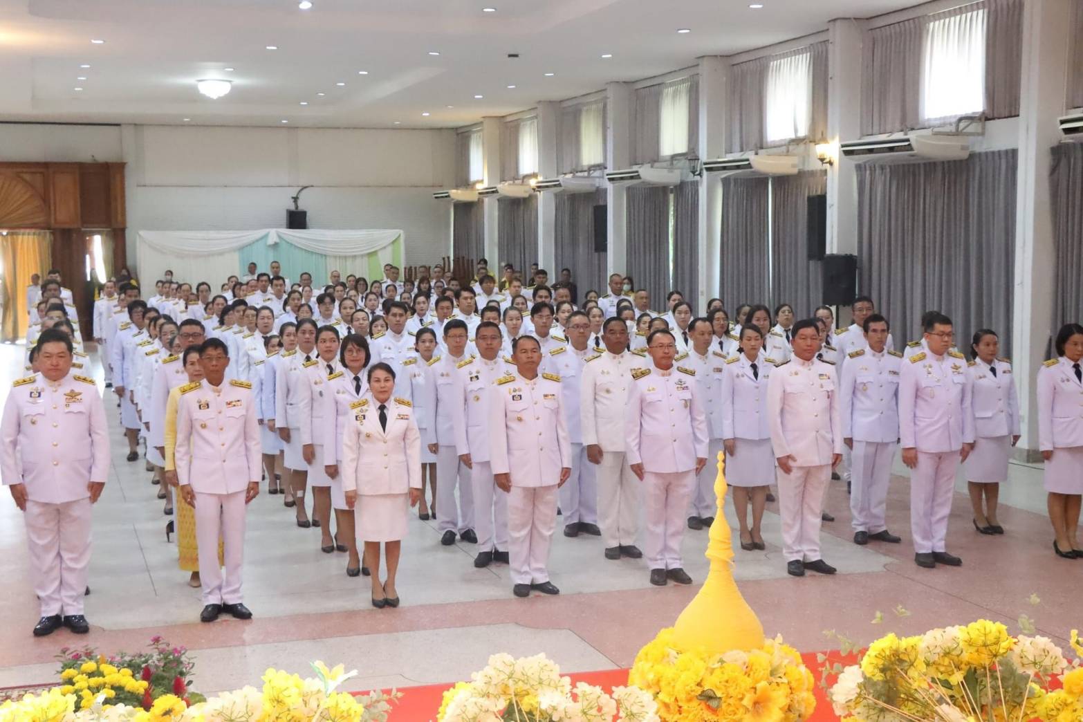 พช.นครพนม   ร่วมพิธีสวดพระพุทธมนต์ ทำบุญตักบาตรและวางพวงมาลา เนื่องในวันนวมินทรมหาราช