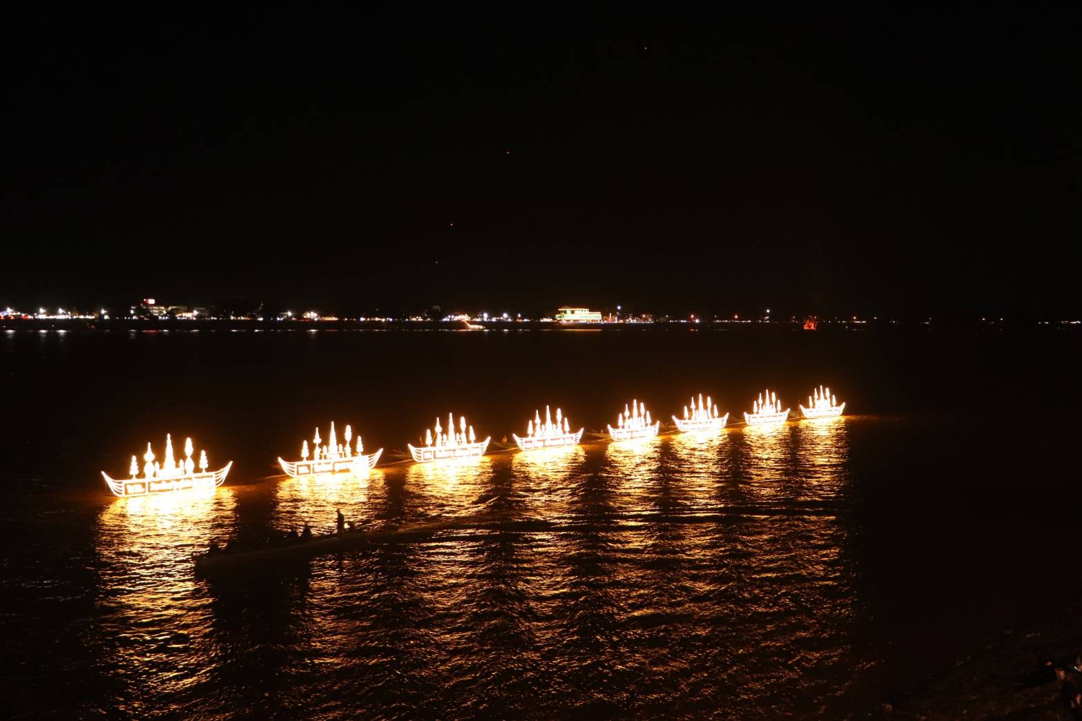 นครพนม   เปิดงาน “มหกรรมไหลเรือไฟนครพนม ปี 2567” สุดอลังการ