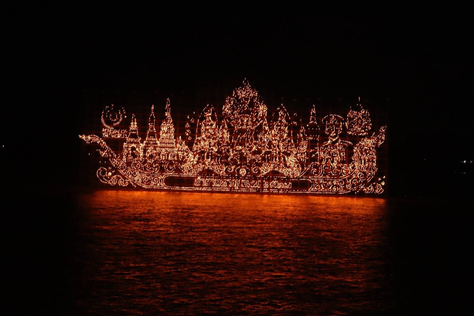 นครพนม   เปิดงาน “มหกรรมไหลเรือไฟนครพนม ปี 2567” สุดอลังการ