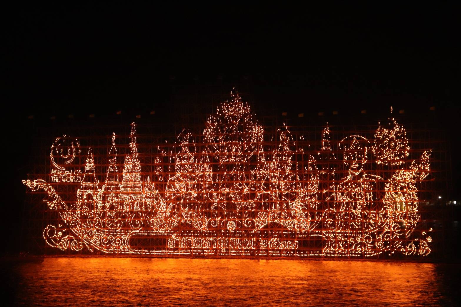 นครพนม   เปิดงาน “มหกรรมไหลเรือไฟนครพนม ปี 2567” สุดอลังการ