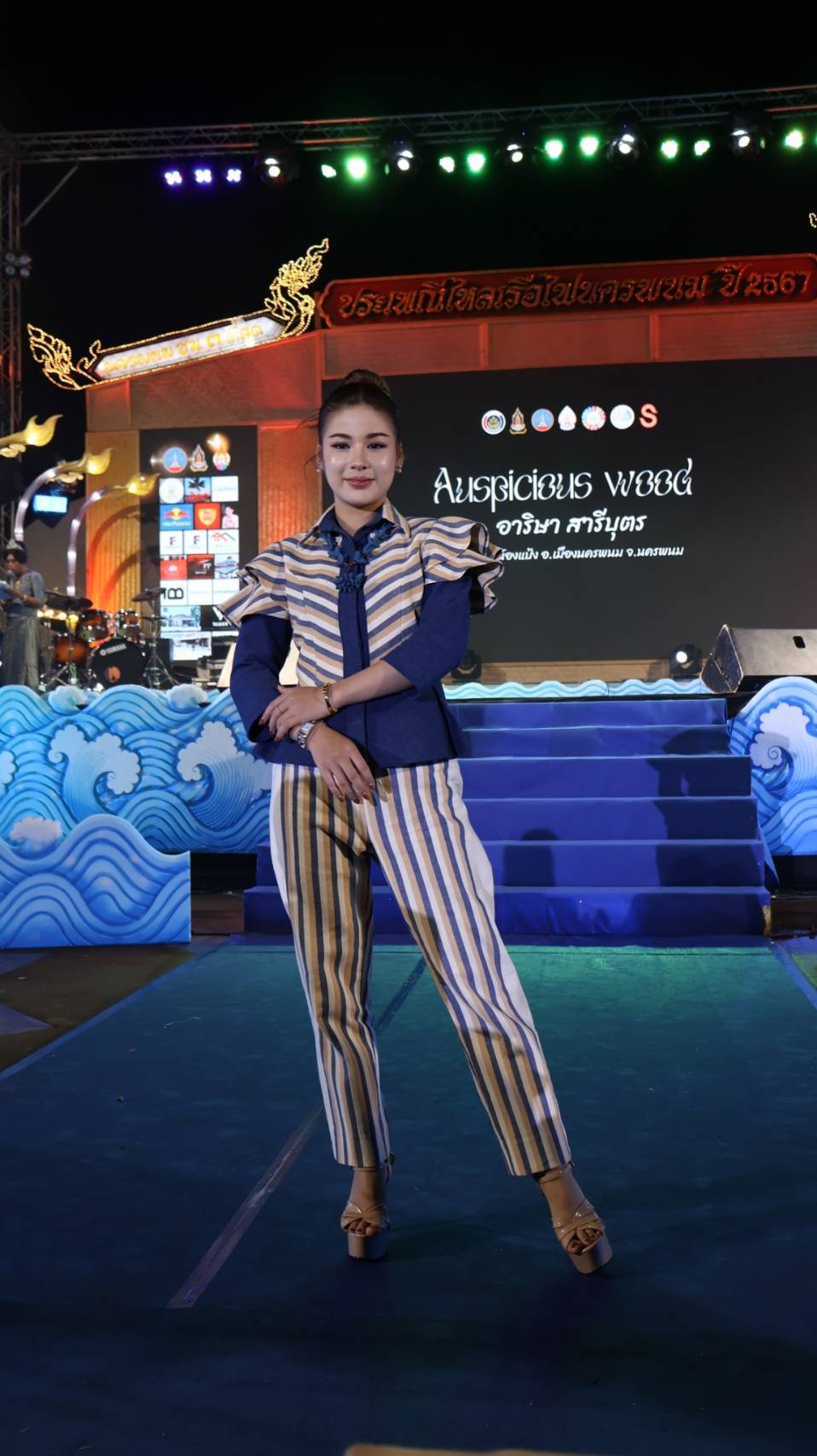 นครพนม   ยกระดับภูมิปัญญาผ้าไทยจัดประกวดแฟชั่นโชว์ผ้าไทยใส่ให้สนุก “ร้อยหลาก พรรณราย ผ้าไทยนครพนม”