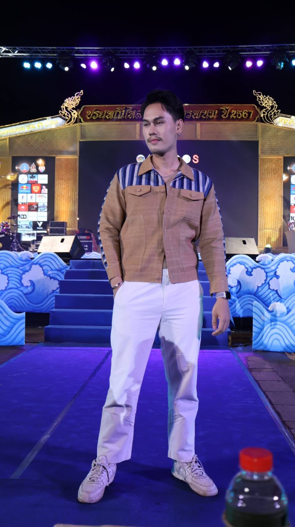 นครพนม   ยกระดับภูมิปัญญาผ้าไทยจัดประกวดแฟชั่นโชว์ผ้าไทยใส่ให้สนุก “ร้อยหลาก พรรณราย ผ้าไทยนครพนม”