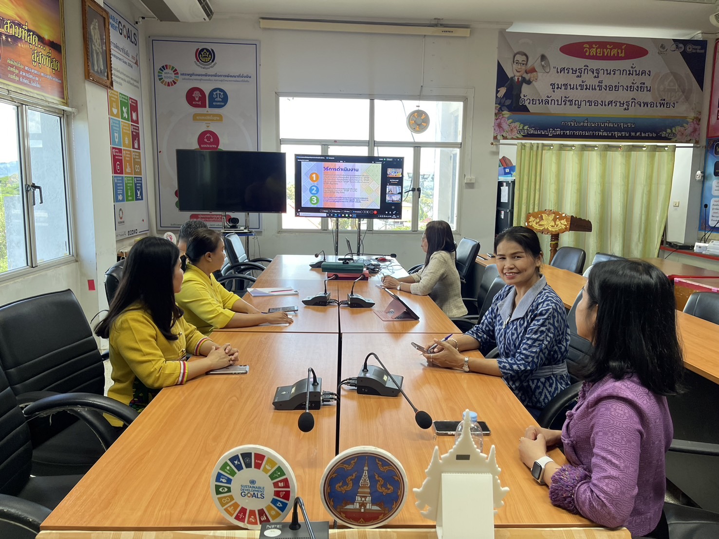 พช.นครพนม   ร่วมประชุมชี้แจงการตรวจสอบและปรับปรุงฐานข้อมูลการลงทะเบียนผู้ผลิต ผู้ประกอบการ OTOP และข้อมูลผู้ประกอบการ OTOP ชวนชิม ในระบบ OTOP Big Data