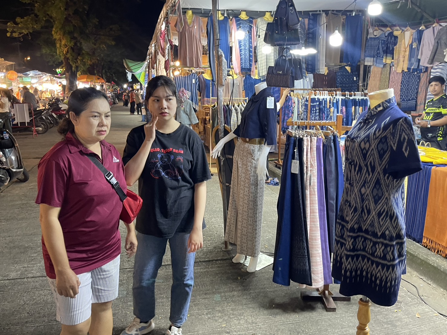 พช.นครพนม   ร่วมจัดเเสดงเเละจำหน่ายสินค้า OTOP ในงานประเพณีไหลเรือไฟและงานกาชาดจังหวัดนครพนม ประจำปี 2567