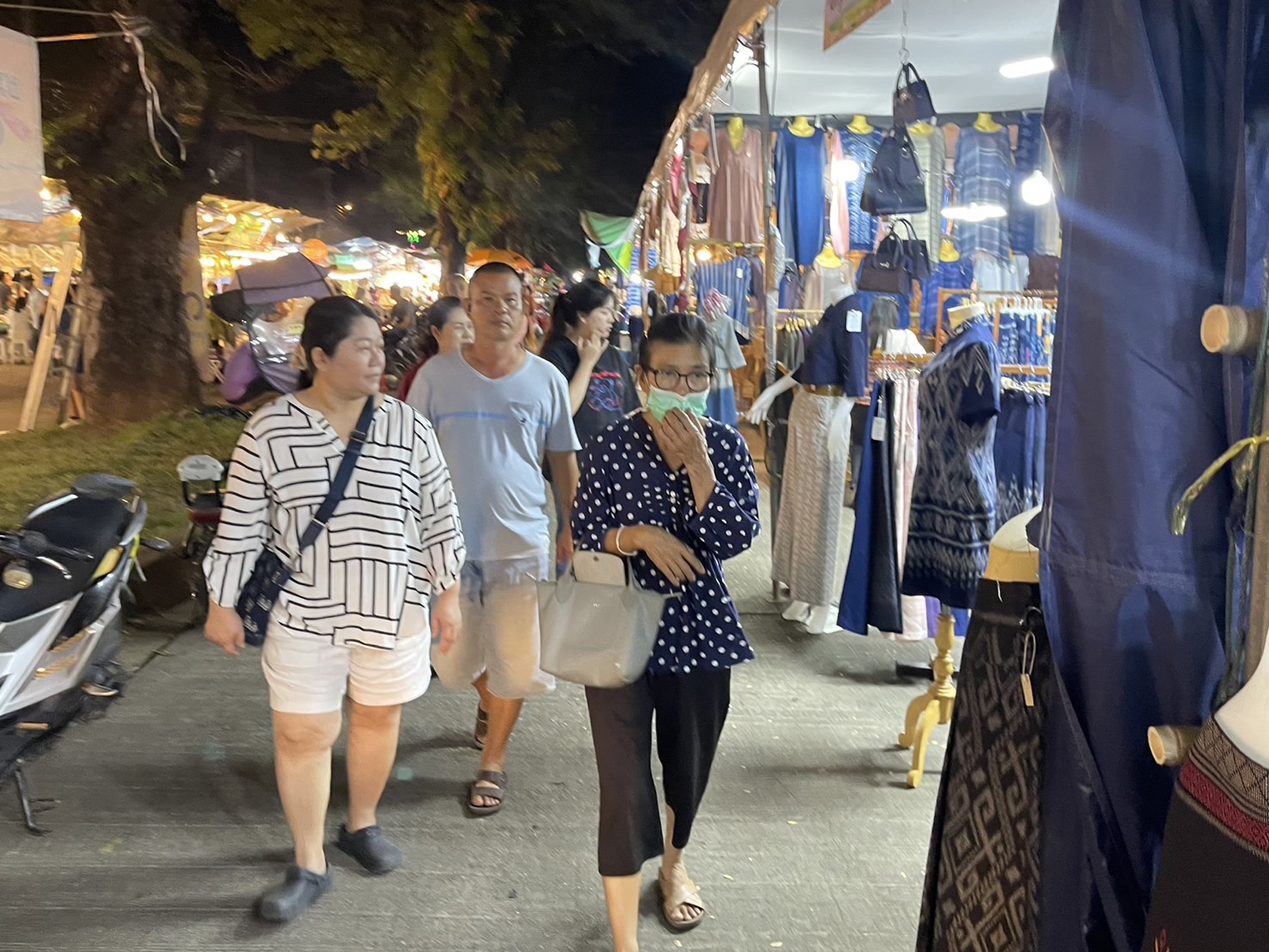 พช.นครพนม   ร่วมจัดเเสดงเเละจำหน่ายสินค้า OTOP ในงานประเพณีไหลเรือไฟและงานกาชาดจังหวัดนครพนม ประจำปี 2567